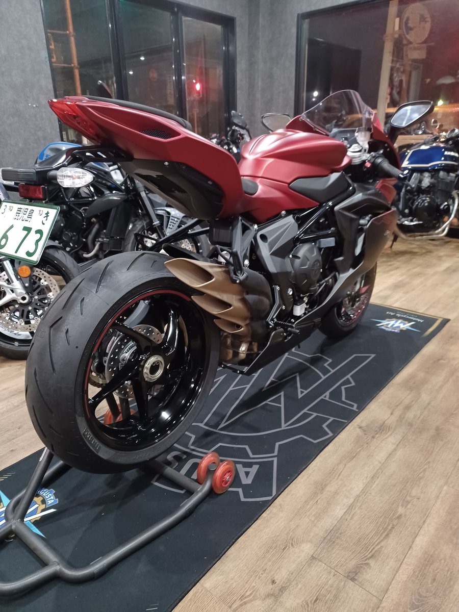 lightning_jyo's tweet photo. バイクショップライトニング
販売車輌情報

MVアグスタ
F3RR
付属キット有り(新品未装着 アクラポビッチサイレンサー、シングルシートカウル、その他多数)

詳しくはお問い合わせください

#バイクショップライトニング
#鹿児島
#MVアグスタ
#F3RR
#販売車輌 https://t.co/B1EiuqJ5Dd