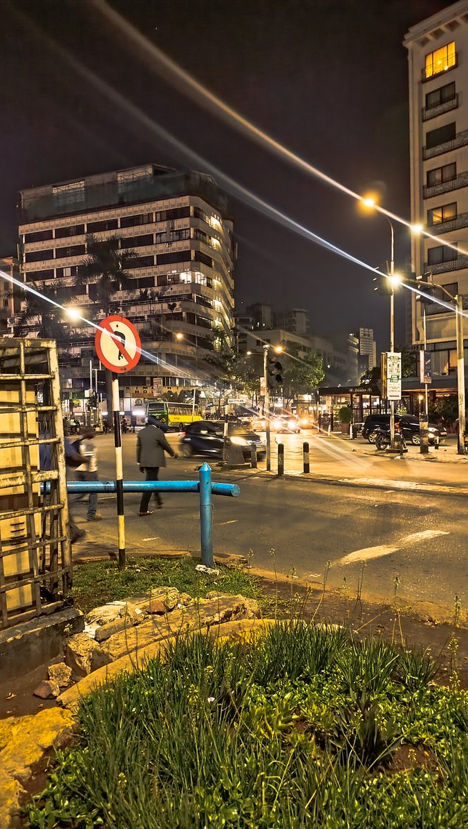 theSpotterw3's tweet photo. Night lights https://t.co/XeyyAHC0vC