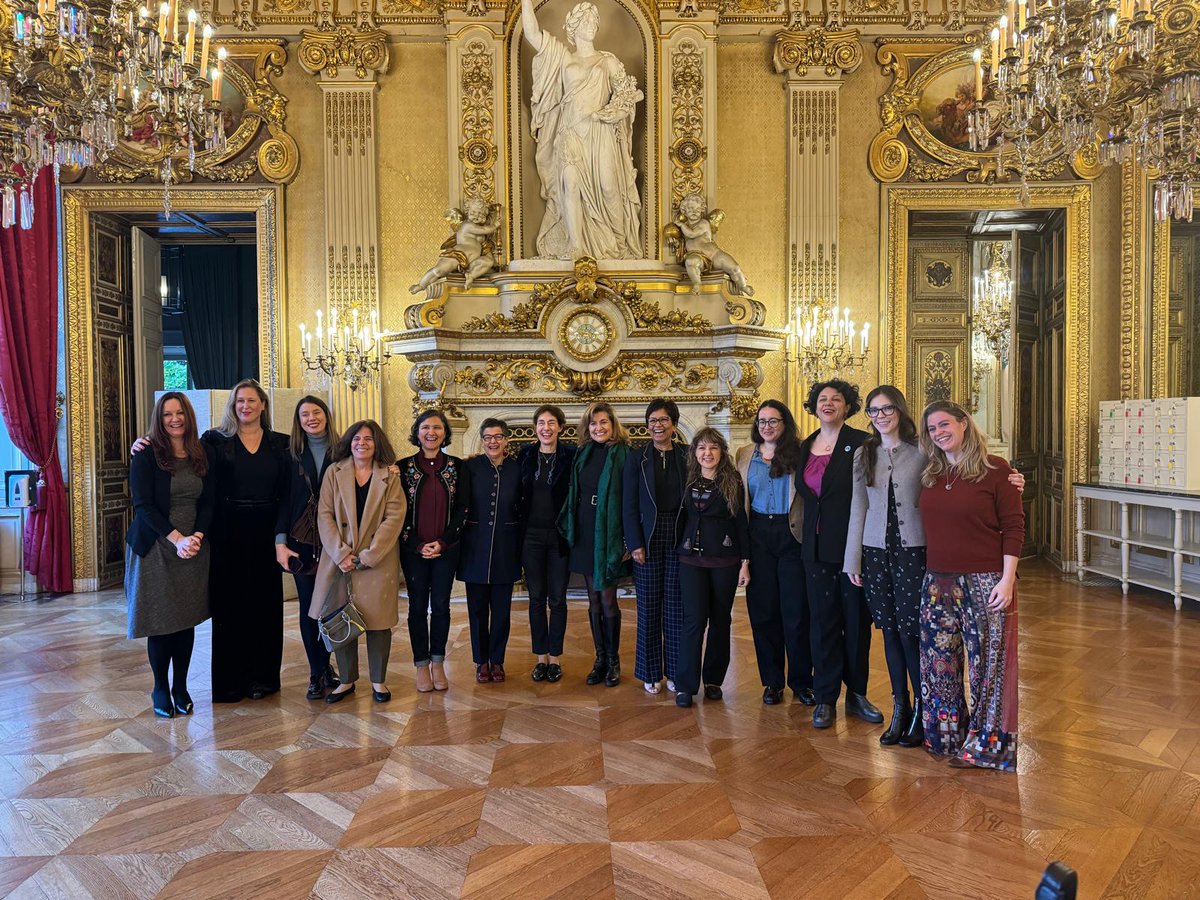 odelphine's tweet photo. Great work session around @AnneBouverot to discuss #gender ♀️ and #AI 💻 ahead of the #AISummit in February, with reps from @OpenAI @GoogleDeepMind @amazon @ParisPeaceForum
@Columbia 
➡️ Our Lab will present AI-based solutions to combat online GBV 💡

Cc @jnbarrot @francediplo https://t.co/pge1N8Kunh