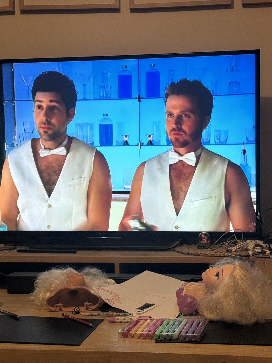 sh4neo's tweet photo. @reynoldsgareth @daveanthony @thedollop well this is a weird afternoon…. https://t.co/IHiaxqzSvk
