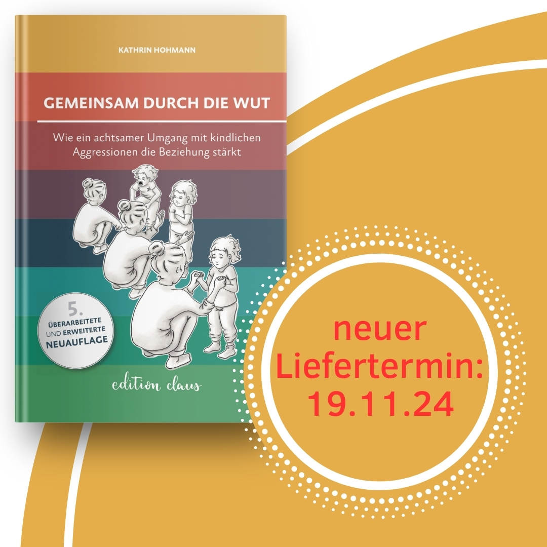 Liebe Leserinnen und Leser, wir wissen, wie sehr ihr auf die Neuerscheinung von #GemeinsamdurchdieWut wartet. Wir sind ehrlich: Uns geht es ganz genauso. Am 19. November erwarten wir die Neuauflage in unserem Lager – dann beginnen wir sofort mit der Auslieferung!