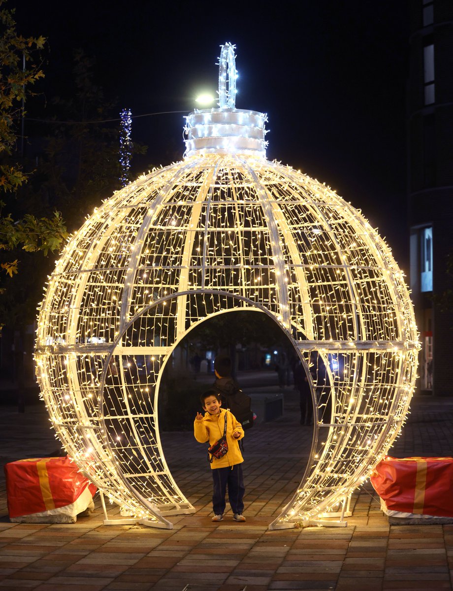 Join us this Thursday for the big #Christmas light switch on at #Cambridge Station 🎄

<a href="/StarCambs/">Star Radio</a> presenter <a href="/JoshLovatt/">Josh Lovatt</a> will be providing an evening of party tunes and Christmas songs from 4:30 onwards 🪩

By <a href="/CambridgeBID/">Cambridge BID</a>, in partnership with Star Radio and sponsored by Fora.