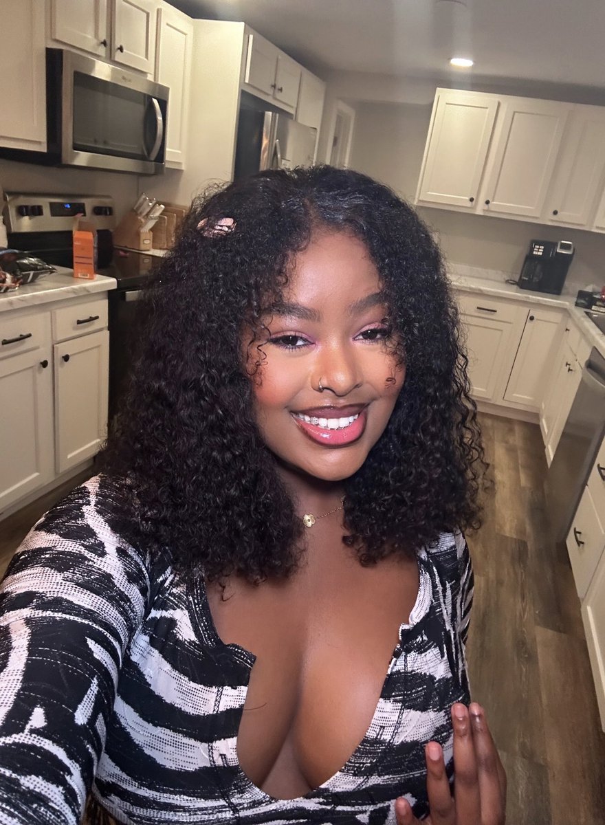 b__teee's tweet photo. If pretty was a person ❤️ https://t.co/usXzC4HXw5