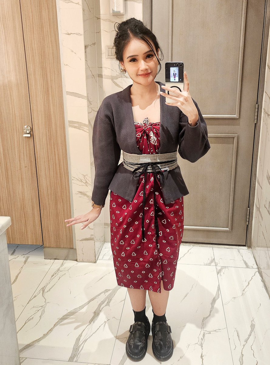 fannysoegi's tweet photo. Berbatik ku hari ini ❤️ https://t.co/N2WPUFoAI2