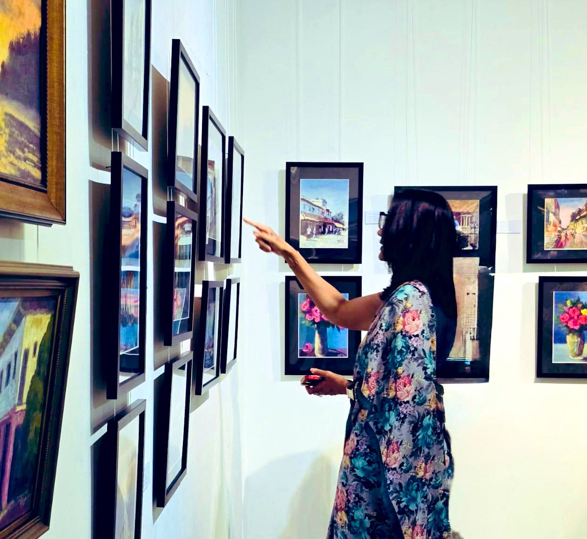 Maldives in SriLanka (@mdvinsrilanka) on Twitter photo Honored to welcome Foreign Secretary H.E. <a href="/AWijewardane/">Aruni Wijewardane</a> to the Nala Dhivehi Raajje Art Exhibition.
Grateful for her support in strengthening 🇲🇻-🇱🇰cross-cultural connections, building understanding, and celebrating shared heritage. <a href="/MFA_SriLanka/">MFA SriLanka 🇱🇰</a> Honored to welcome Foreign Secretary H.E. <a href="/AWijewardane/">Aruni Wijewardane</a> to the Nala Dhivehi Raajje Art Exhibition.
Grateful for her support in strengthening 🇲🇻-🇱🇰cross-cultural connections, building understanding, and celebrating shared heritage. <a href="/MFA_SriLanka/">MFA SriLanka 🇱🇰</a>
