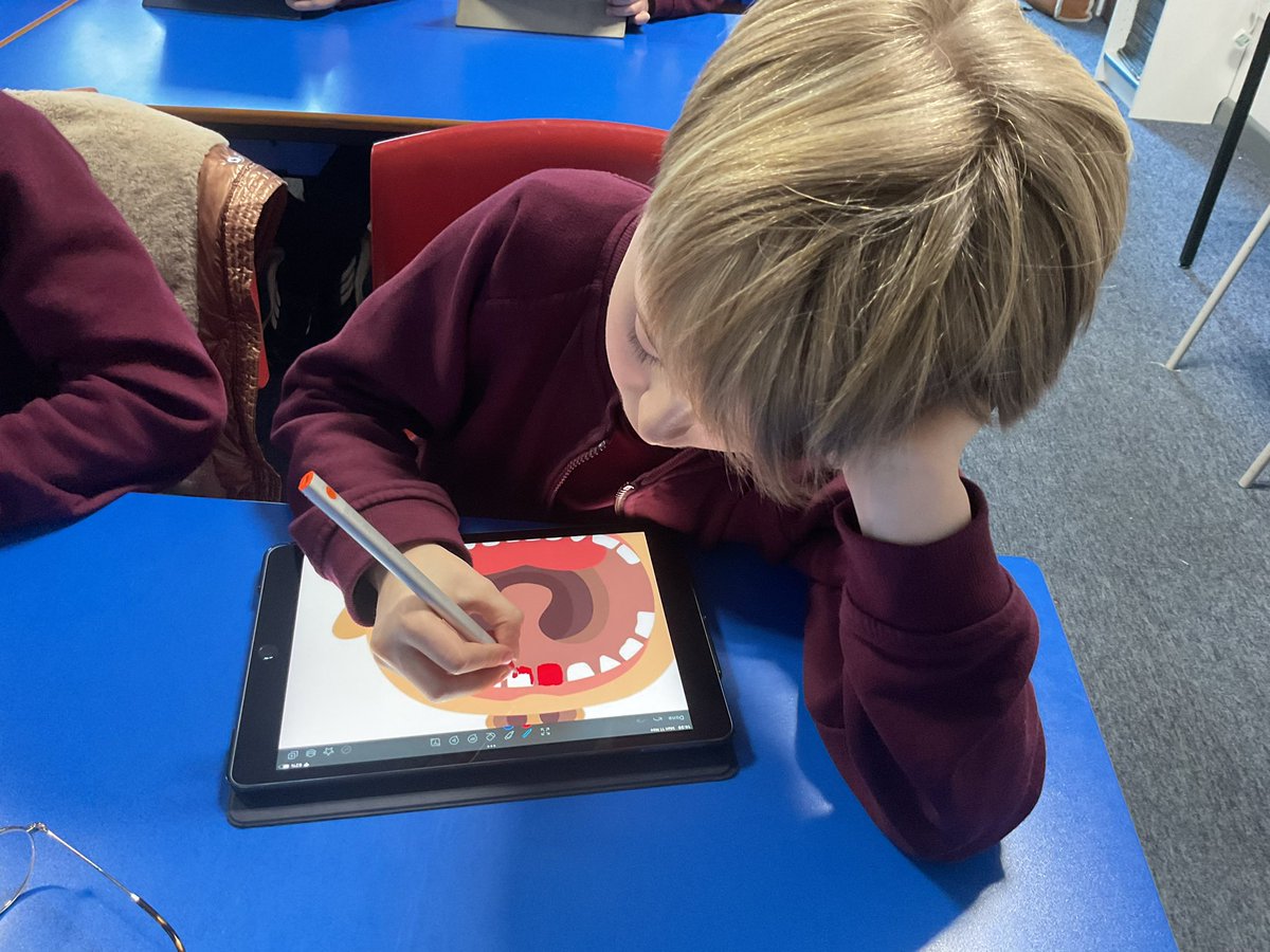 PDA_Y4's tweet image. Continuing with our #pdascience unit, we looked deeper into one part of the digestive system - the teeth and their different functions. We discussed why we have 2 sets of teeth in our lifetime and the role that the 3 different types of teeth play.