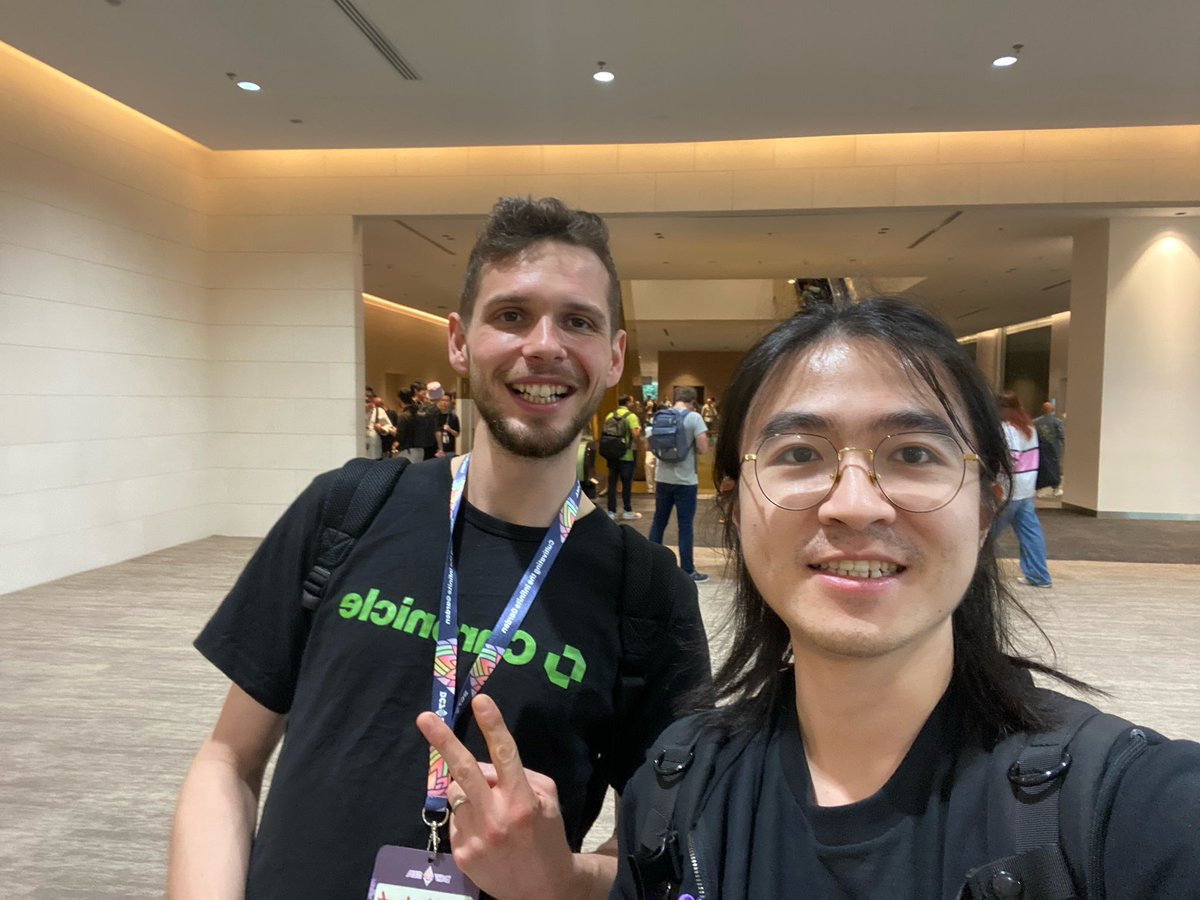 blake_uni's tweet photo. Caught @merkleplant_eth in person at devcon!  What a nice day 😸 https://t.co/mA9mGTNotI