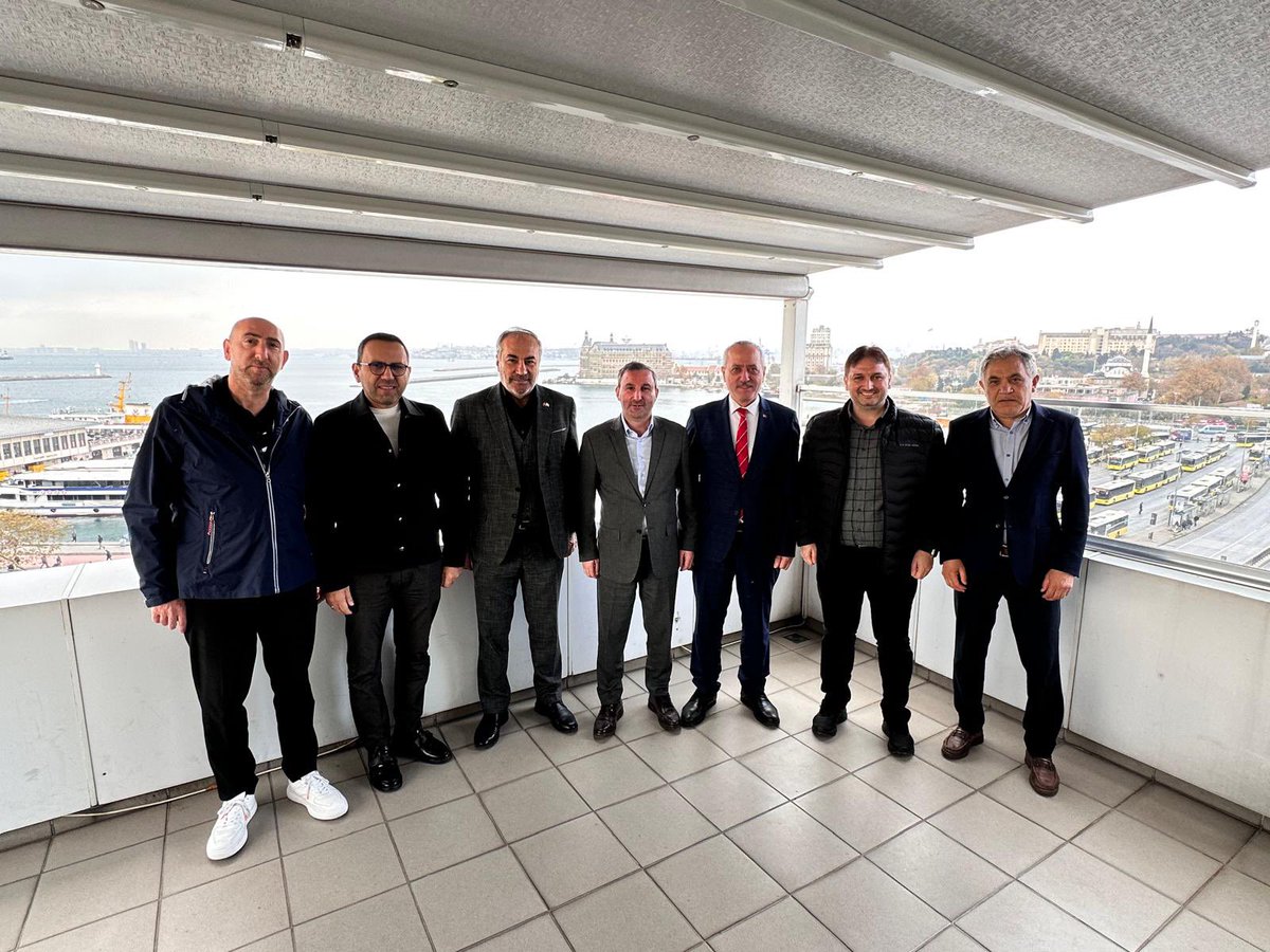 Kadıköy Kızılay Şube Başkanı Sn. Birol Boz'un ev sahipliğinde, önceki dönem dava ve yol arkadaşlarımızla bir araya gelip hasbihal ettik.