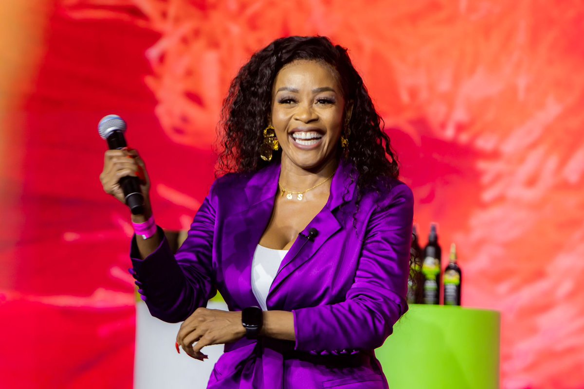 brandarcsa's tweet photo. When your hair routine gets the Tay Tay treatment!
Our girl rocked the stage as the guest host at the ORS
Masterclass during Clicks Beauty Playground, showing everyone just how to get that #HairGoals magic!

@orshaircare_sa
#PlayWithORS
#ClicksBeautyPlayGround https://t.co/vl5bEVh8rL