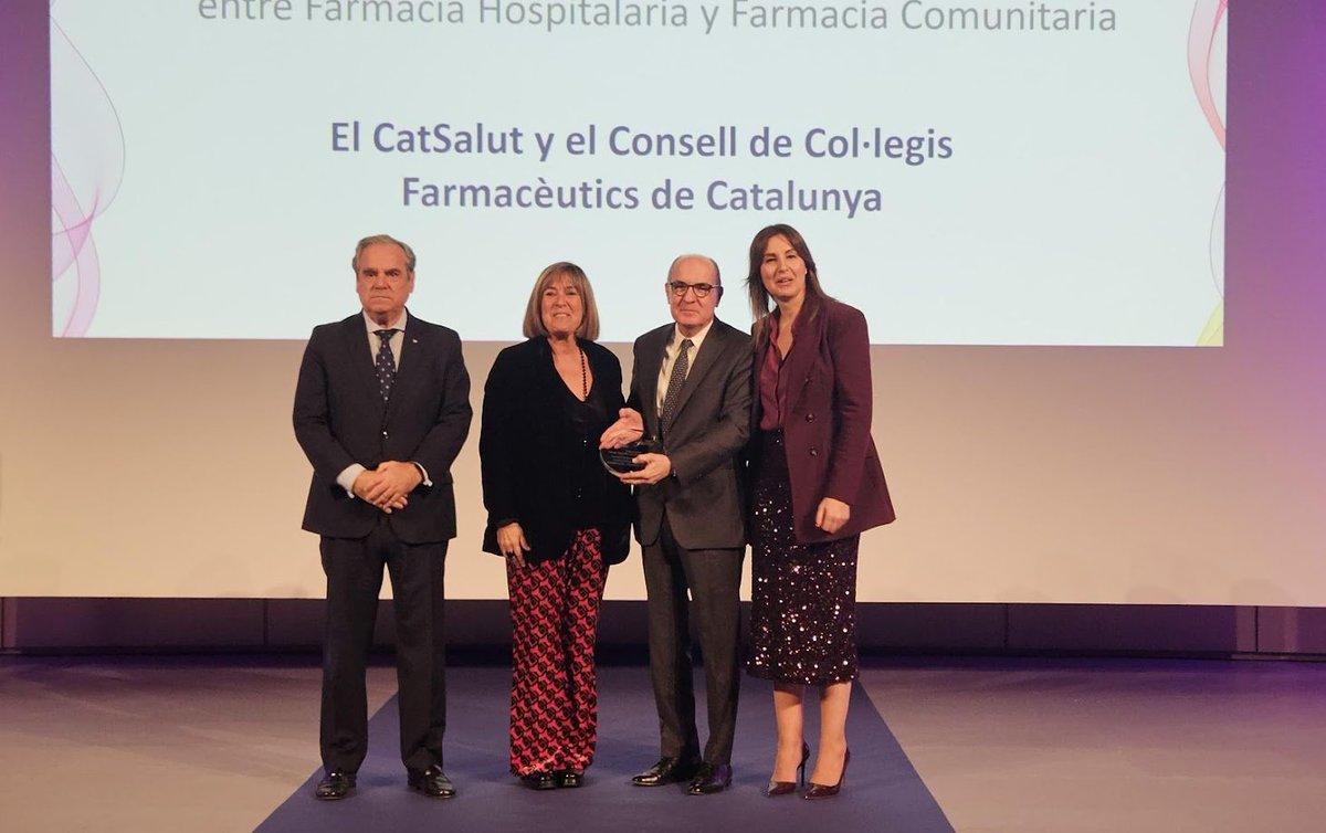 🆕Ahir, Josep Brunsó, vicepresident del <a href="/ccfcat/">Consell de Col•legis Farmacèutics de Catalunya</a>, va recollir el premi especial a l'excel·lència sanitària, a la 2a edició dels #PremiosMercODS, per la implantació de la dispensació col·laborativa entre farmàcia hospitalària i comunitària.#MHDA
👏Moltes gràcies pel reconeixement!