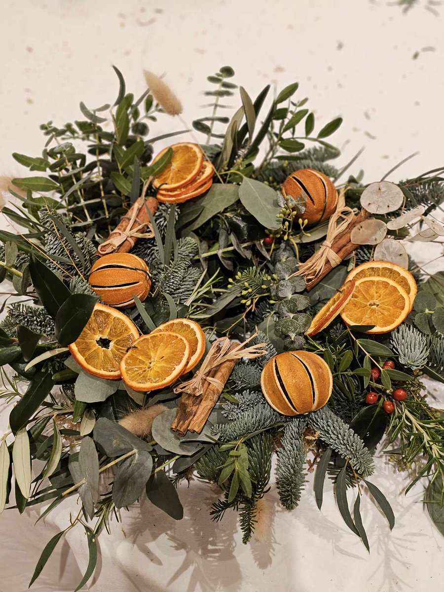 LIMITED AVAILABILITY Wreath Making Workshops 
28th Nov &amp; 5th Dec
6pm and 9pm
Mulled wine &amp; mince pies included!
We have teamed up with @flowermousefloristry  who will show you how to create your own wreath
£65pp
Pre-booking essential
01935 813 131
relax@theeastburyhotel.co.uk