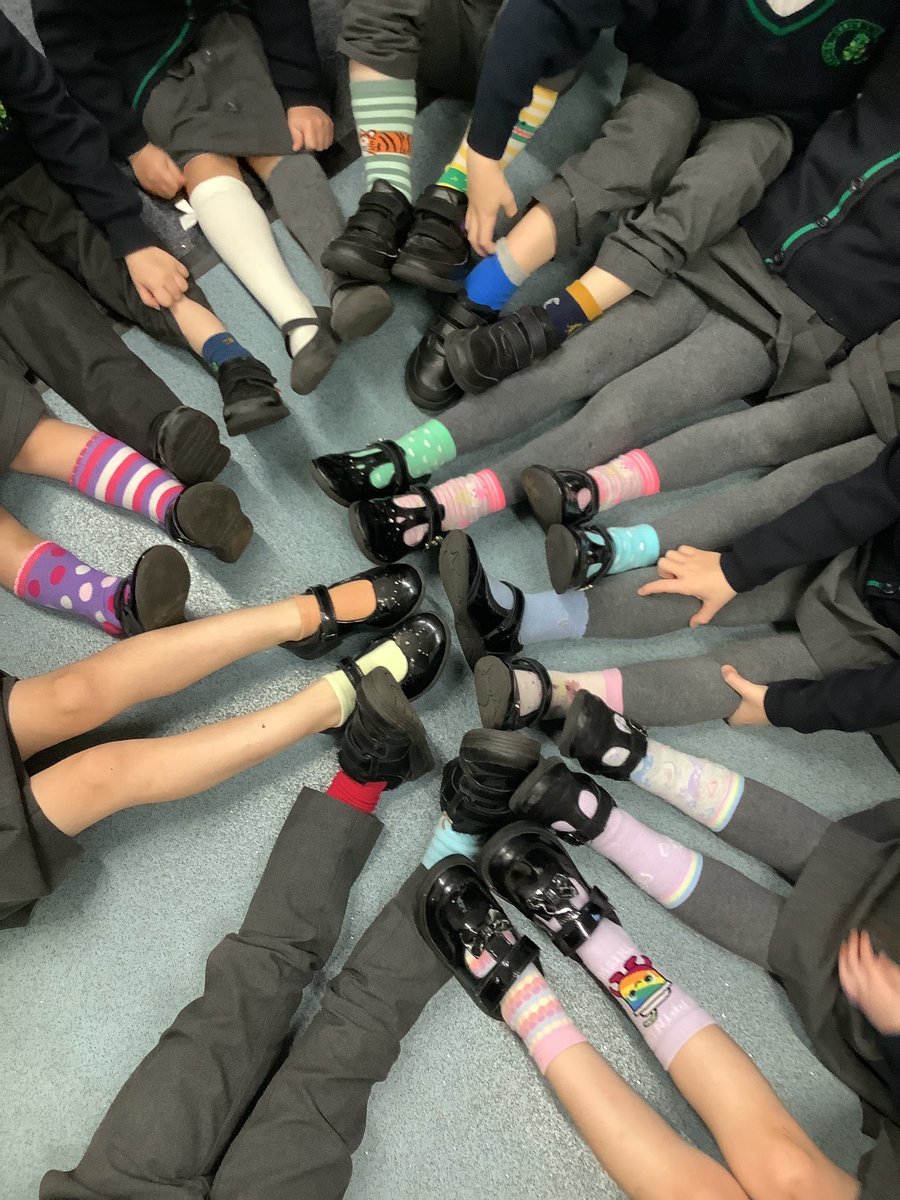 #OddSocksDay for #AntiBullyingWeek in Reception <a href="/LuntsHeathSch/">Lunt'sHeathSch</a> to celebrate how we are all unique! #ChooseRespect <a href="/ABAonline/">Anti-Bullying Alliance #AntiBullyingWeek</a> <a href="/andyoddsock/">Andy & the Odd Socks</a>