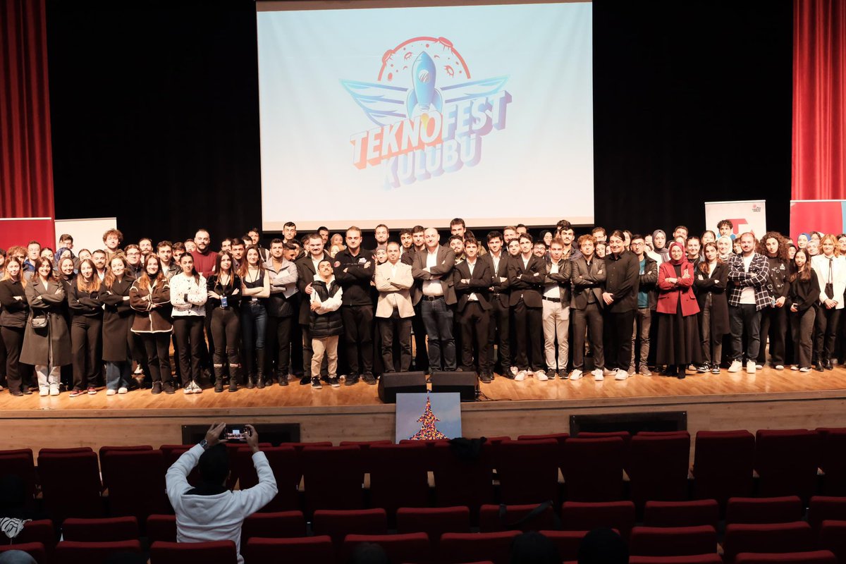 Milli Teknoloji Hamlesi’ne güç vermek için Yalova Üniversitesi Teknofest Kulübü öğrencileriyle biraraya geldik.

Sayın <a href="/Selcuk/">Selçuk Bayraktar</a> Bayraktar ve <a href="/T3Vakfi/">TR Teknoloji Takımı</a> yeni ufukları fethetmek için gençlerle geleceğe yürüyor. Bu ilham verici yolculuğu genç kardeşlerimle paylaşmaktan büyük mutluluk