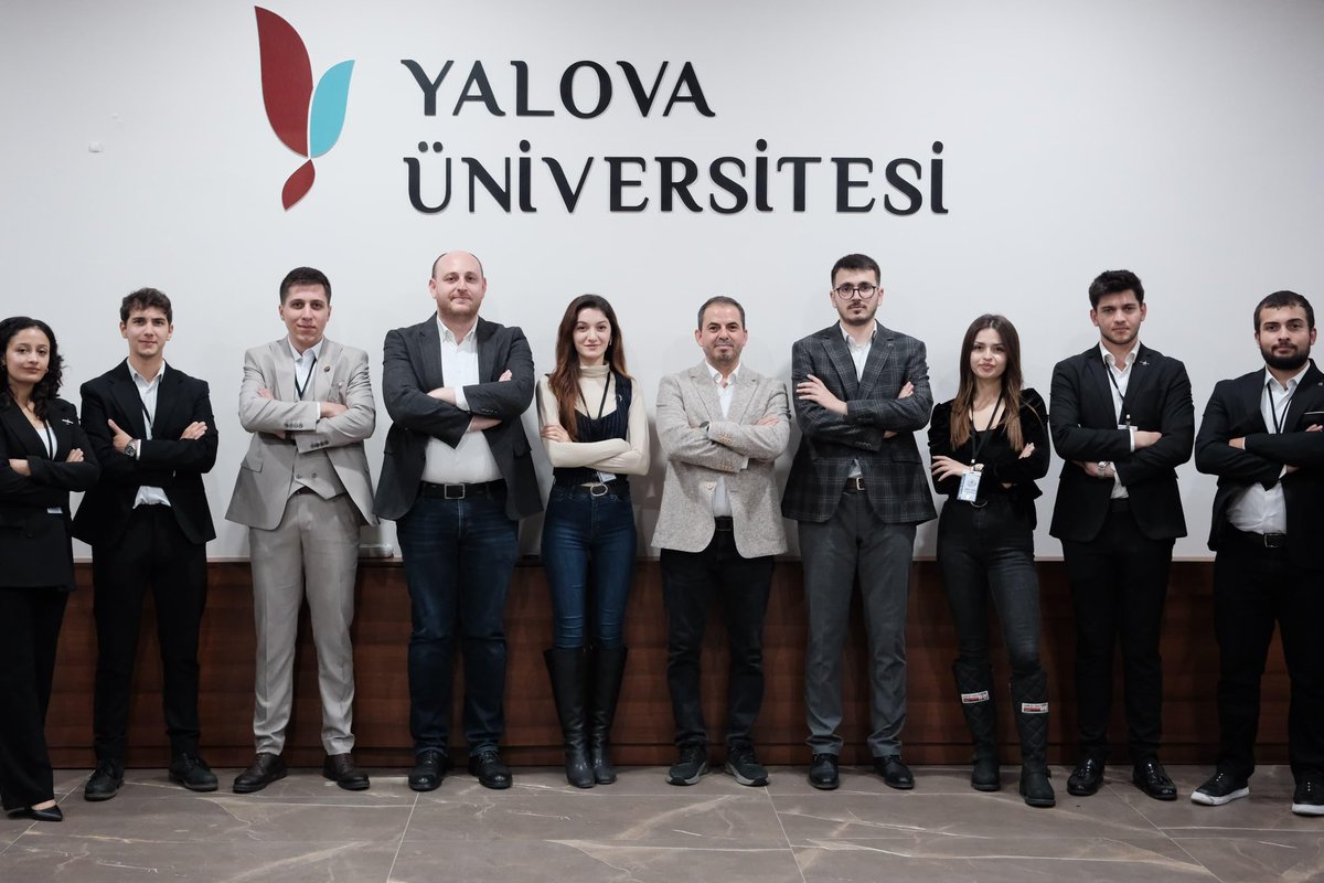 abuyukgumus's tweet photo. Milli Teknoloji Hamlesi’ne güç vermek için Yalova Üniversitesi Teknofest Kulübü öğrencileriyle biraraya geldik.

Sayın @Selcuk Bayraktar ve @T3Vakfi yeni ufukları fethetmek için gençlerle geleceğe yürüyor. Bu ilham verici yolculuğu genç kardeşlerimle paylaşmaktan büyük mutluluk duydum.

Cumhurbaşkanımız Sayın @RTErdogan’ın “Daha Adil Bir Dünya” çağrısını mümkün kılacak hedefleri başarana kadar kararlılıkla ilerleyeceğiz. 🚀🇹🇷