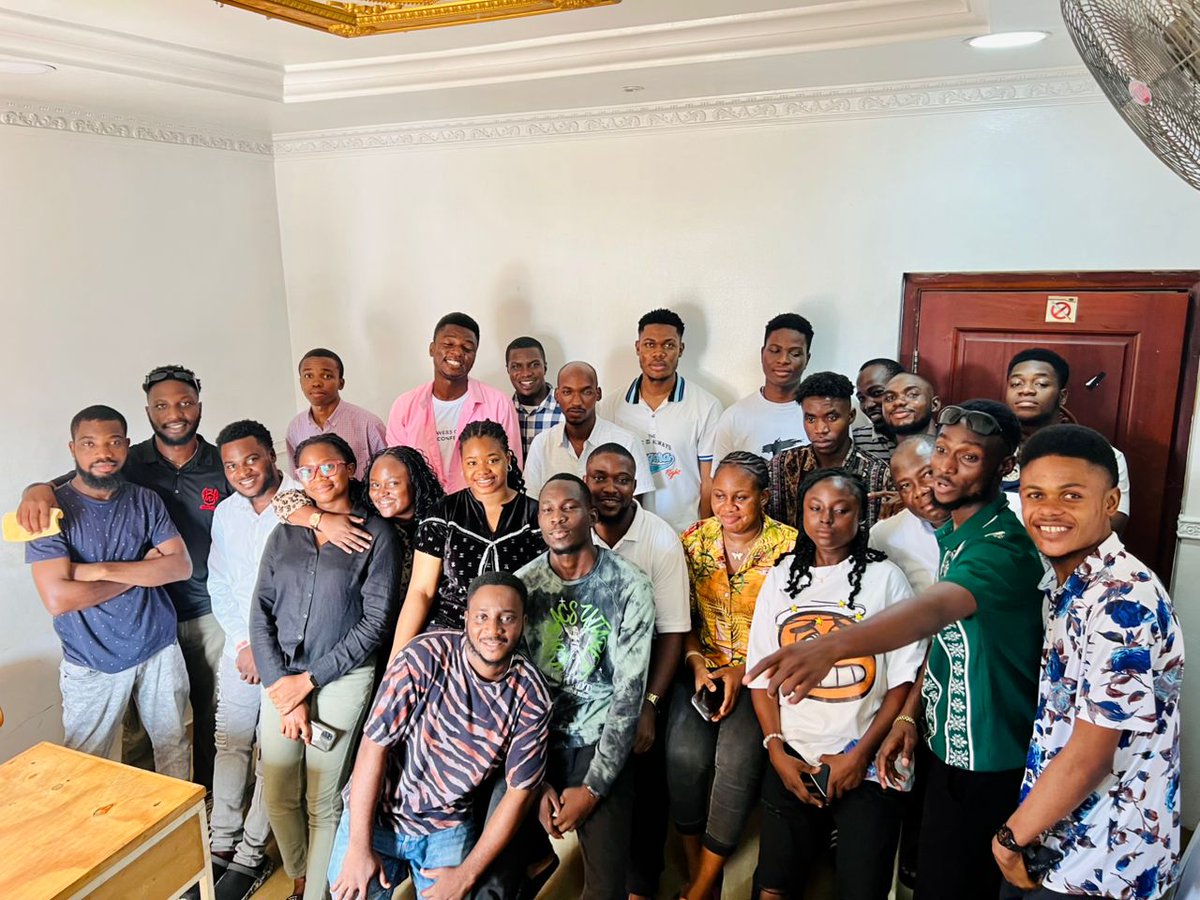 thecurveafrica's tweet photo. Take a sneak peak into the day activity of our student at our festac hackerspace. We are known for "Empowering Bright Minds to Achieve Their Best"
#empoweringyoungminds
#futureleaders
#buildingbrightfutures
#learningintech
#shapingskills
#inspiringinnovation
#dedicatedtolearning https://t.co/KO3uU3PrGv