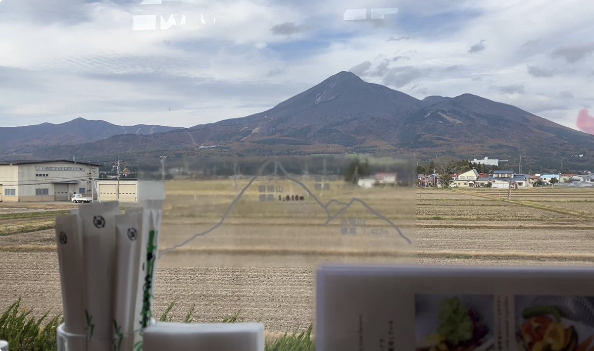 inusuki_0501's tweet photo. 猪苗代ビール館🍺

磐梯山の景色が最高でした😊

ビール🍺も最高です😊

ゴールデン・エンジェルを
飲んだら　
金色の天使になりました⁉️😊

最高に
美味しいかったです😊

#猪苗代ビール館
#磐梯山
#ゴールデン・エンジェル
#紅葉 https://t.co/HojSOFfS7q