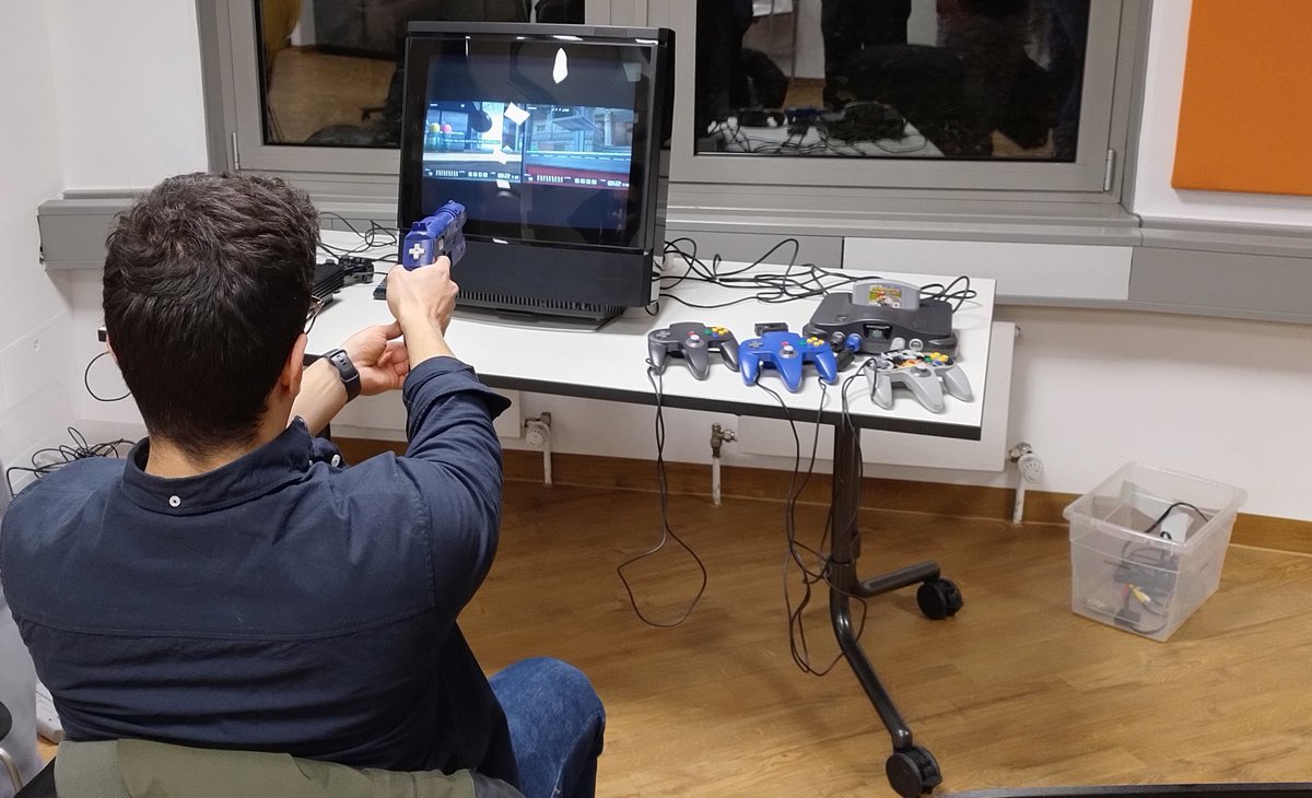 VSK_eV's tweet photo. Einige Schnappschüsse von unserer #Gameslounge vom letzten Wochenende in der #Gamerei
1/3
#Videospiele #Events https://t.co/w1JSdqnBcz