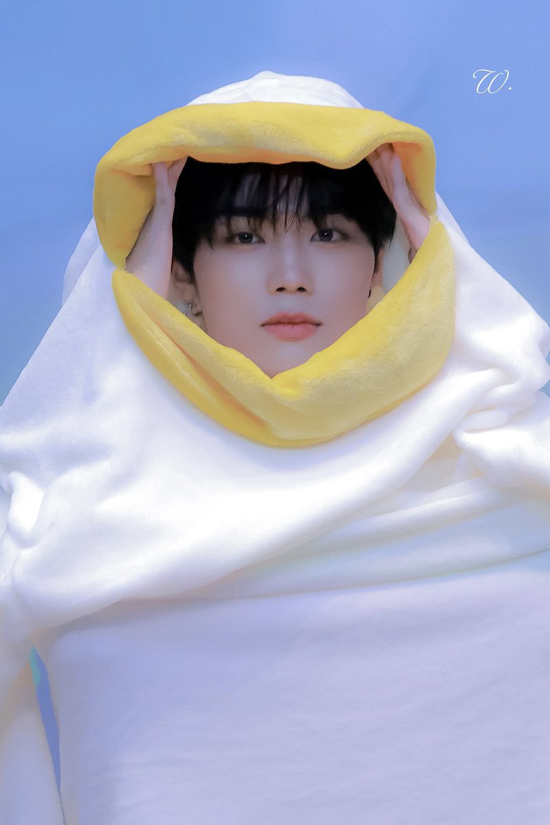 w_gw_0110's tweet photo. 241106 🐤🐣🐥

#박건욱 #PARKGUNWOOK #パクゴヌク #제로베이스원 #ZEROBASEONE #ZB1 https://t.co/1HN6YayWFj
