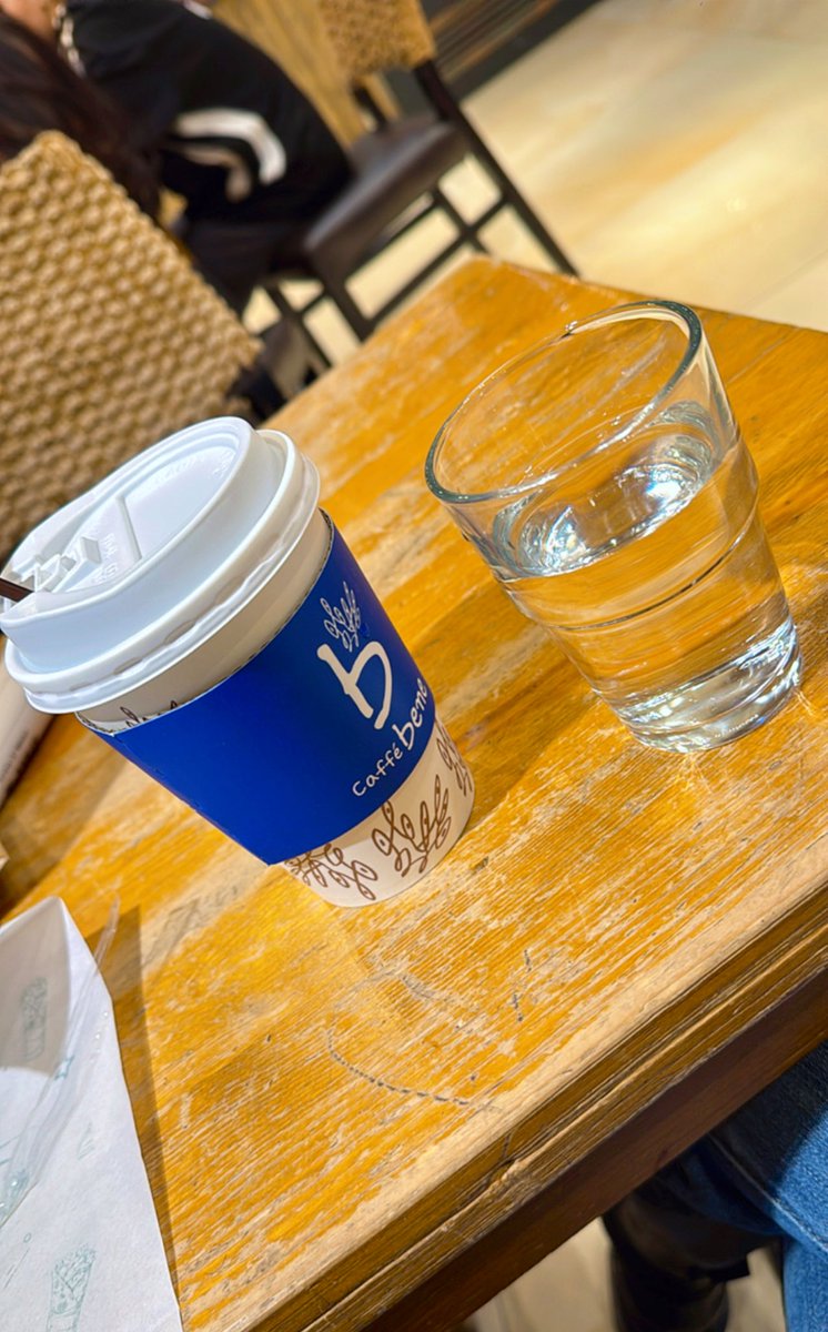 Дээр үед хамт кофе уух хүнээ шалгаруулж нтр их бадрангүй бичдэг байж билээ