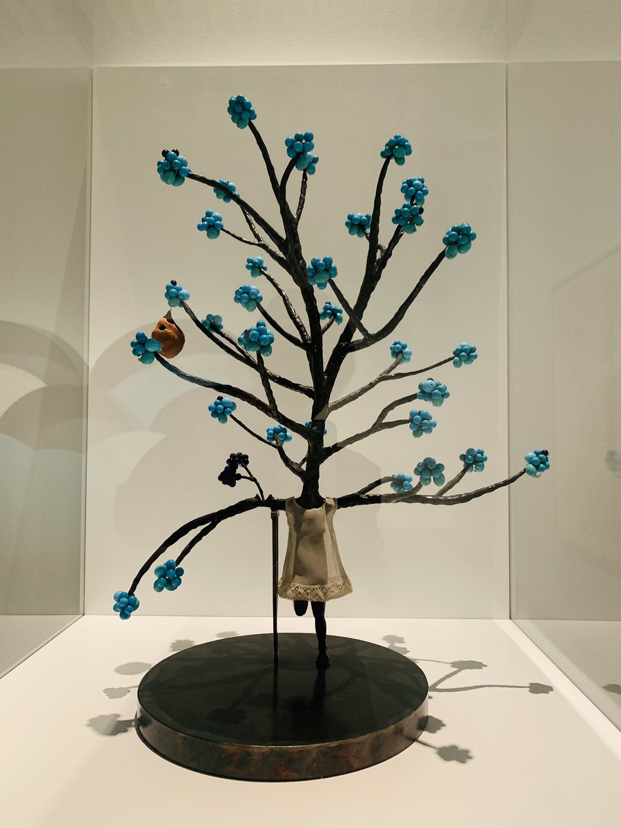 miyoco_bg's tweet photo. 今日はルイーズ ブルジョワ展からの田中一村展。
ブルジョワ展，とても刺激的で考えさせられる作品数々。
一村展は混んでたー💦でも生で見れて良かった！　花々、木々、鳥や蝶，海や夕焼け、素敵でした✨✨ https://t.co/RlM6emL1a0