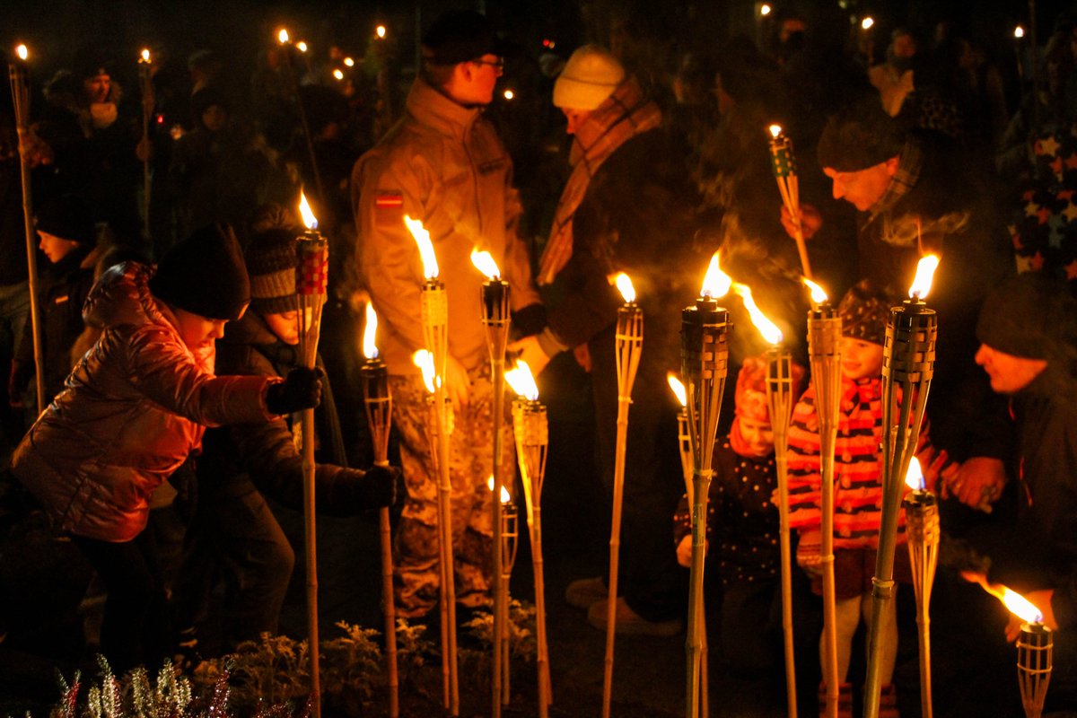 📷📷 Par brīvību un varonību!
Lāčplēša dienā ar pateicību atcerējāmies tos, kuri cīnījās par mūsu zemi.
📷📷 Paldies ikvienam, kurš piedalījās lāpu gājienā no Straupes pamatskolas līdz piemineklim Plācī, nesot gaišu liesmiņu un godinot mūsu valsts varoņus.
