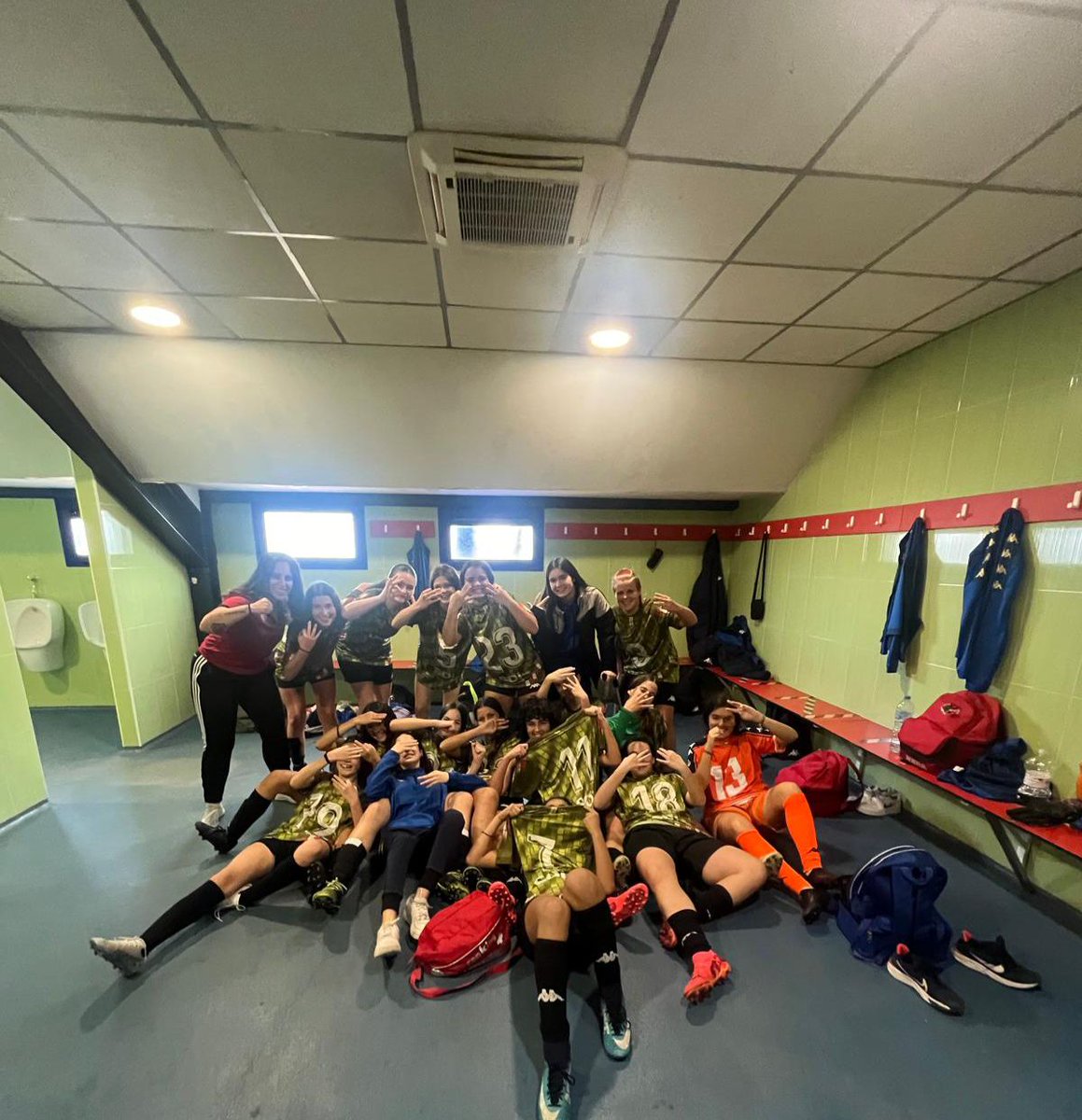 COSECHA |🇦🇹

El fin de semana nos dejó 14 equipos compitiendo:

✅ 4 victorias 
🟰 2 empates 
❌ 8 derrotas.

Mención especial a los triunfos del Juvenil Nacional y el Senior y Cadete Femeninos 🚀... y al recuerdo presente de nuestro #EternoCapitán

#15AñosContigo