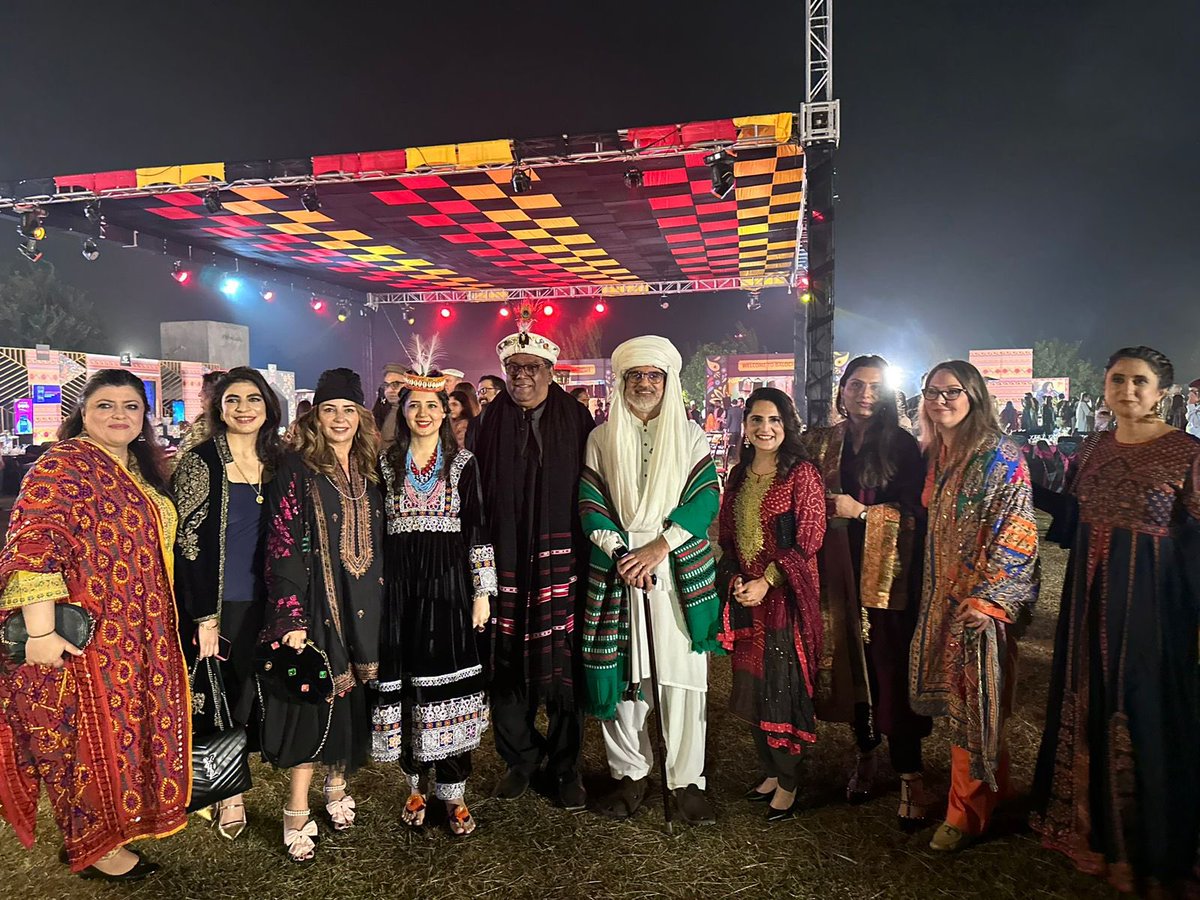 aamir_ibrahim01's tweet photo. The board of Pakistan’s largest foreign investor, @VEONGroup, is deeply immersed in our culture, fully committed to our potential, and driven by our shared ambitions. From telco to banking, cloud, data centers, entertainment, and digital platforms—our journey from @Jazzpk to Jazz World is soaring to new heights! 🚀 #DigitalPakistan #Jazz