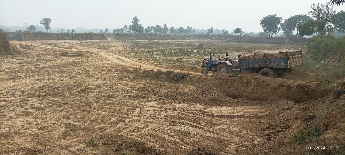 jitendra2092's tweet photo. #खनन माफिया के आतंक से #बंजर हो रहा #बहराइच में #चितौरा का सुहेलदेव स्मारक क्षेत्र
200 बीघे से अधिक भूमि बनी ताल
एक घंटे में 100 ट्राली से अधिक मिट्टी खुदाई
#खननविभाग #कोतवालीदेहात #पुलिस से मिलीभगत की चर्चा@BJP4UP @CMOfficeUP 
@DMBahraich 
@Uppolice 
@AdgGkr
@dgpup
@CMOfficeUP https://t.co/jAK4csyPuG