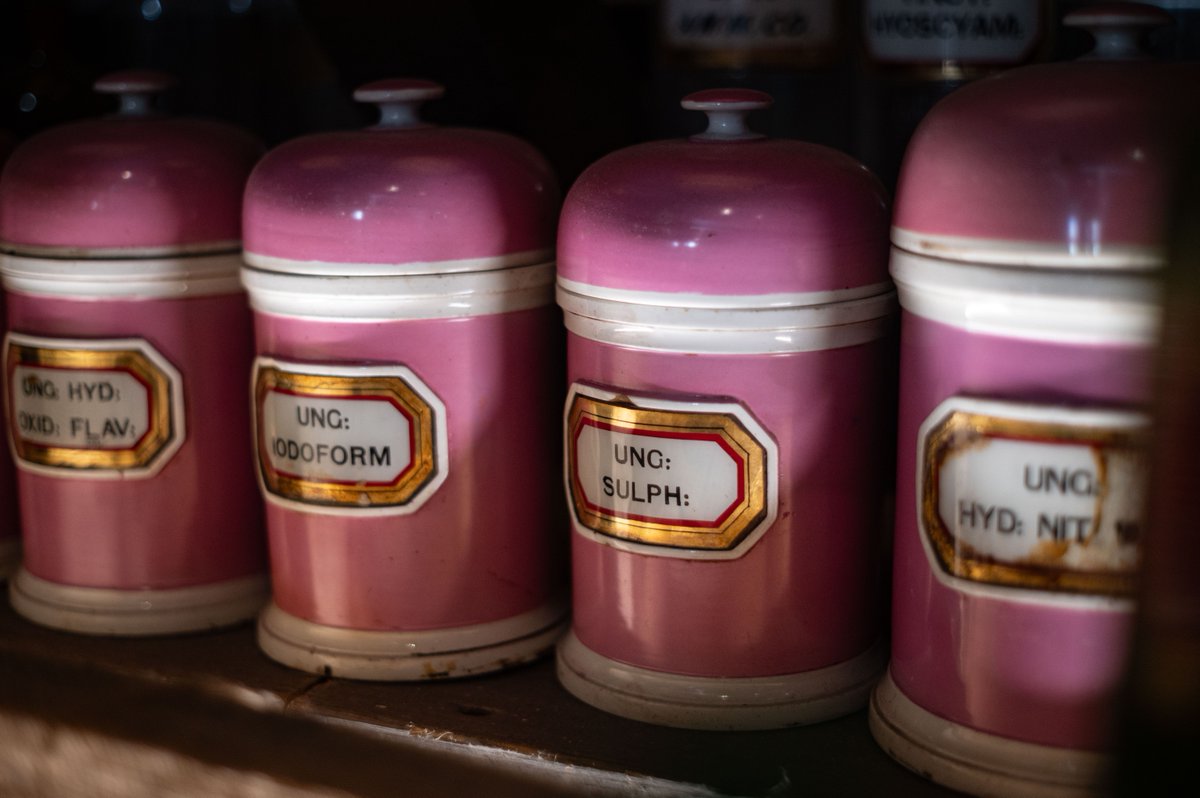 OldOpTheatre's tweet image. [1/4]Step into a Victorian pharmacy with these charmingly rosy relics: our pink ceramic apothecary jars! 🌸 Back in the 19th century, these beauties held everything from herbs to mysterious compounds—adding a touch of elegance to medicinal must-haves. #ToolsOfTheTrade
