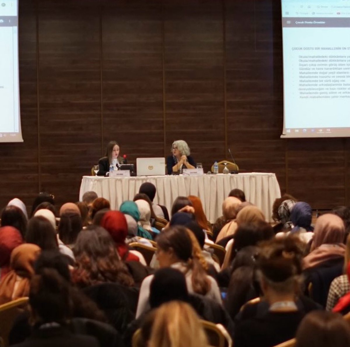 Sosyal Hizmet Federasyonu ve Türkiye Barolar Birliği daveti ile gerçekleştirilen IV. Çocuk Koruma Kongresi’nde çocuk dostu kentlerle ilgili fikirlerimi anlattım. Bence; çocuklar bir gösterge türüdür. Çocuklar için başarılı bir şehir kurabilirsek, herkes için başarılı bir şehre