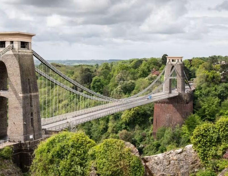 Due to refurbishment works, Clifton Suspension Bridge will be closed to traffic and cyclists from 7.00pm on Friday 22 November to 7.00am on Monday 25 November. 

Throughout the weekend, a diversion route will be signed using Bridge Valley Road, Brunel Way and A369 Rownham Hill.