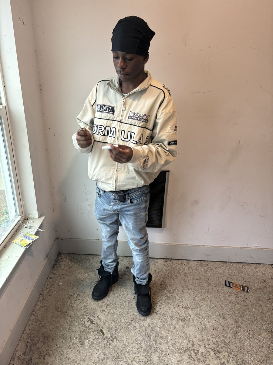 Wonder what they do if I ever see em 1 on 1🧏🏾‍♂️..I wonder if they shoot.. I blow my gun shi im not u 👣