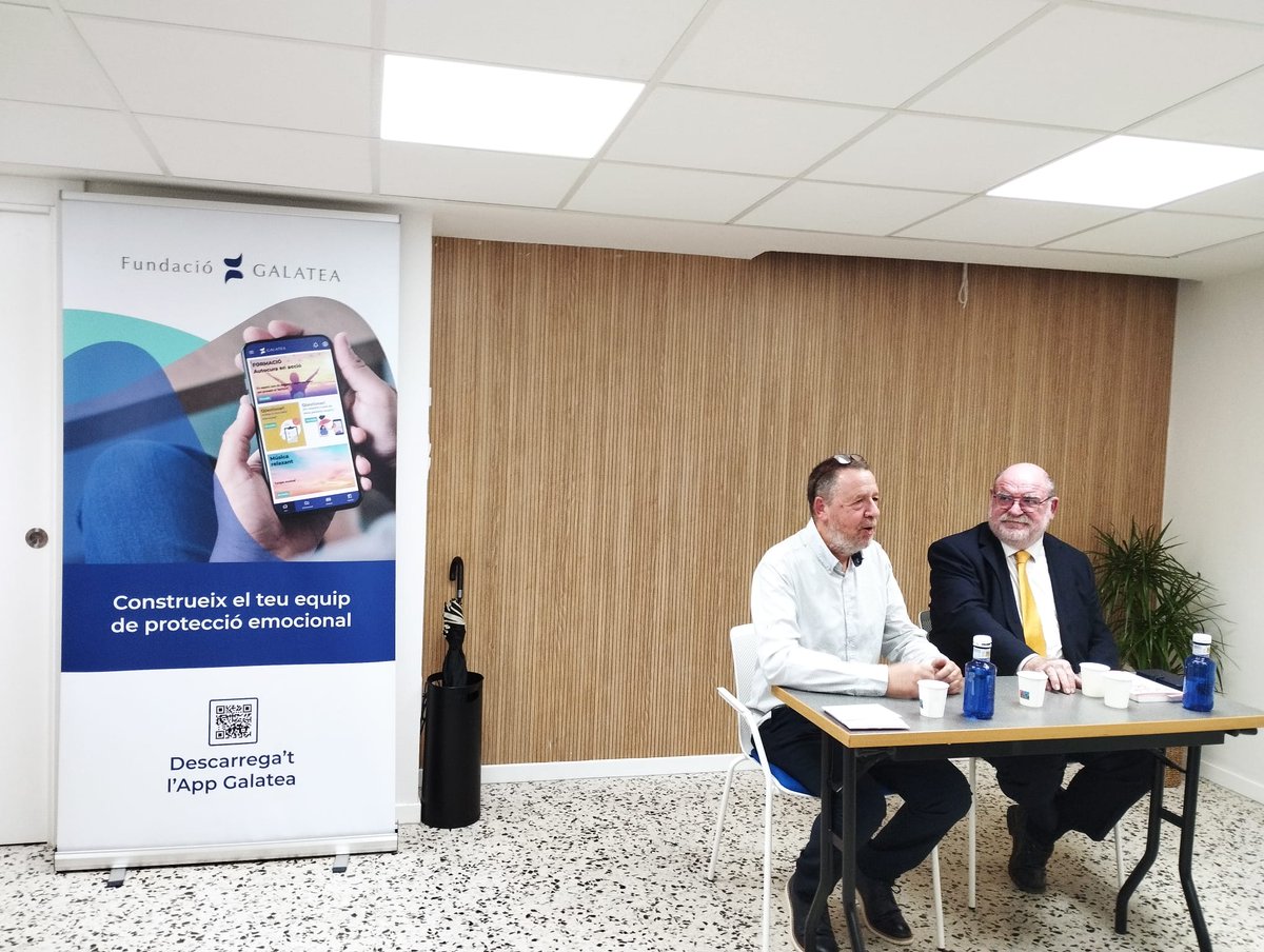 📖Èxit de participació ahir a la presentació del llibre 𝗝𝘂𝗴𝗮𝗿 𝗮𝗺𝗯 𝗳𝗼𝗰. 𝗟𝗲𝘀 𝗱𝗿𝗼𝗴𝘂𝗲𝘀 𝗶 𝗹𝗲𝘀 𝘀𝗲𝘃𝗲𝘀 𝗰𝗼𝗻𝘀𝗲𝗾𝘂̈𝗲̀𝗻𝗰𝗶𝗲𝘀, a càrrec del seu autor, el Dr. <a href="/siscoabella/">Francesc Abella Pons</a>🖋️