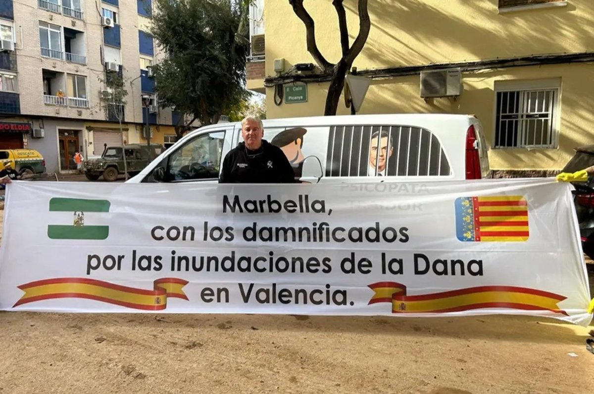 FonsiLoaiza's tweet photo. Este "empresario" ultraderechista de VOX se llama José Eugenio y es dueño del Asador Guadalmina en Marbella. Fue denunciado por explotación laboral. Ha acudido a Valencia para hacerse promoción. ¿Qué hacen agentes uniformados de la Guardia Civil conduciendo su furgoneta? https://t.co/MzdVOq2aEN
