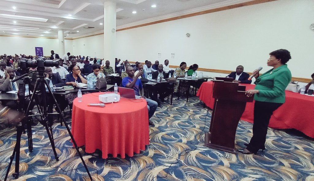 IGGUganda's tweet photo. HAPPENING NOW: @IGGBetiKamya addressing broadcasters and filmmakers on their role in the war against corruption. This is during @UCC_Official's Regional Workshop for Broadcasters and Filmmakers at @mbaleresort in Mbale City. #CitizensAgainstCorruption #ExposeCorruption https://t.co/SRLWdzZgSr