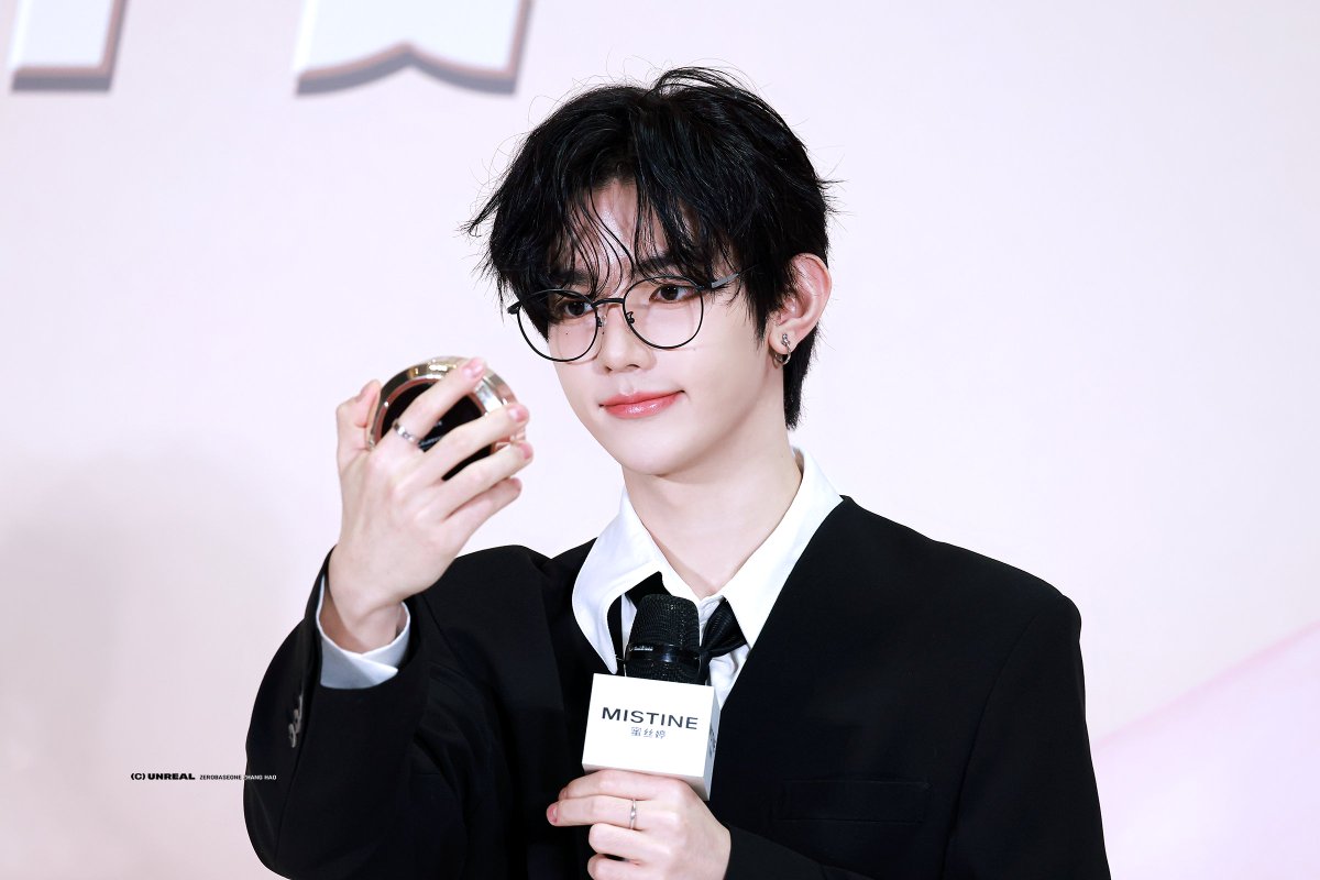 unreal_ZH's tweet image. 241109 Mistine
#장하오 #ZHANGHAO #章昊 
#제로베이스원 #ZEROBASEONE #ZB1