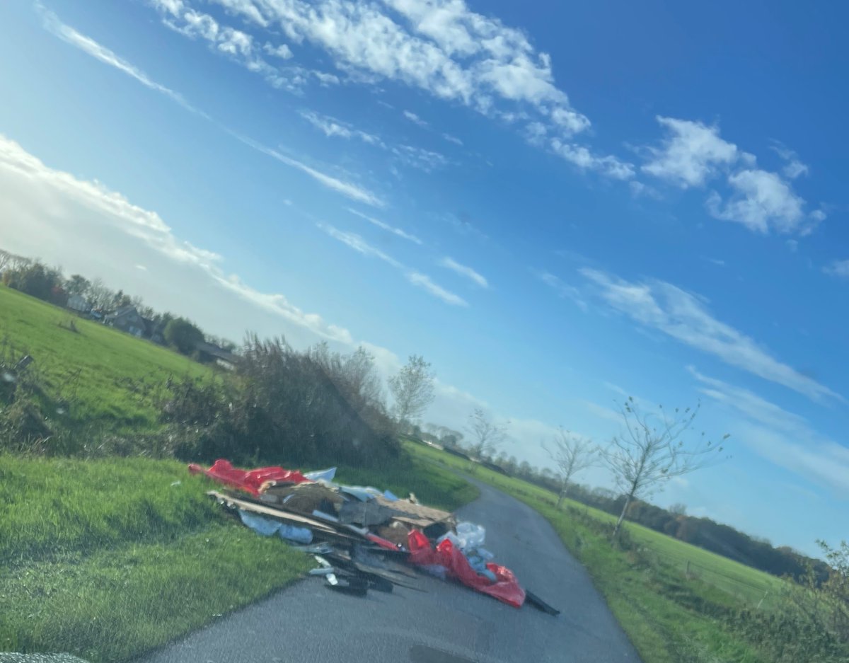 gemeenteWMW's tweet photo. 𝐃𝐮𝐦𝐩𝐢𝐧𝐠 𝐚𝐚𝐧 𝐝𝐞 𝐁𝐞𝐫𝐠𝐰𝐞𝐠 𝐃𝐫𝐞𝐮𝐦𝐞𝐥
Heeft u gezien wie de weg naar de milieustraat niet meer wist?
Wij horen het graag van u. Bel ons via telefoonnummer 14 0487.
Alvast bedankt. https://t.co/31PG26wVS0