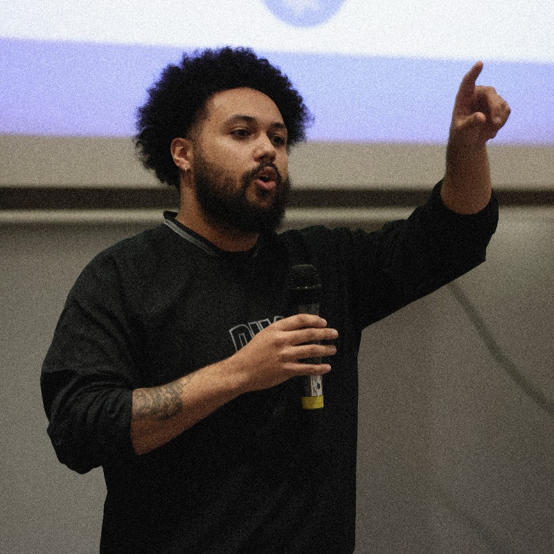 OUFCOfficial's tweet photo. Over 200 people gathered on a powerful evening for Oxford United’s first mental health workshop as part of the Club’s campaign, Can We Talk? 💛

Read more here ⤵