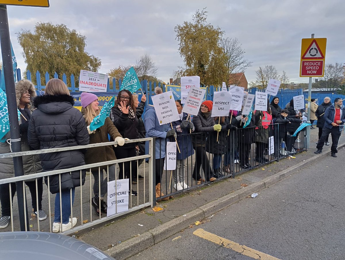 Strike day 16 at Benson Community School in Birmingham today. Great support from parents and the community once again 👍👍👍
<a href="/NEUnion/">National Education Union</a> <a href="/DanielKebedeNEU/">Daniel Kebede</a>