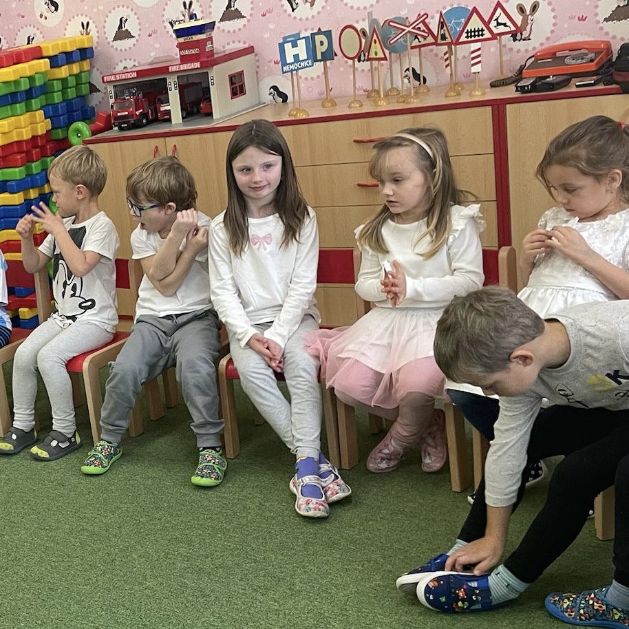 skolamachov's tweet image. BÍLÝ DEN ❄️
U ježečků si poradili i beze sněhu.
#skolka #deti #kindergarten #kids #children