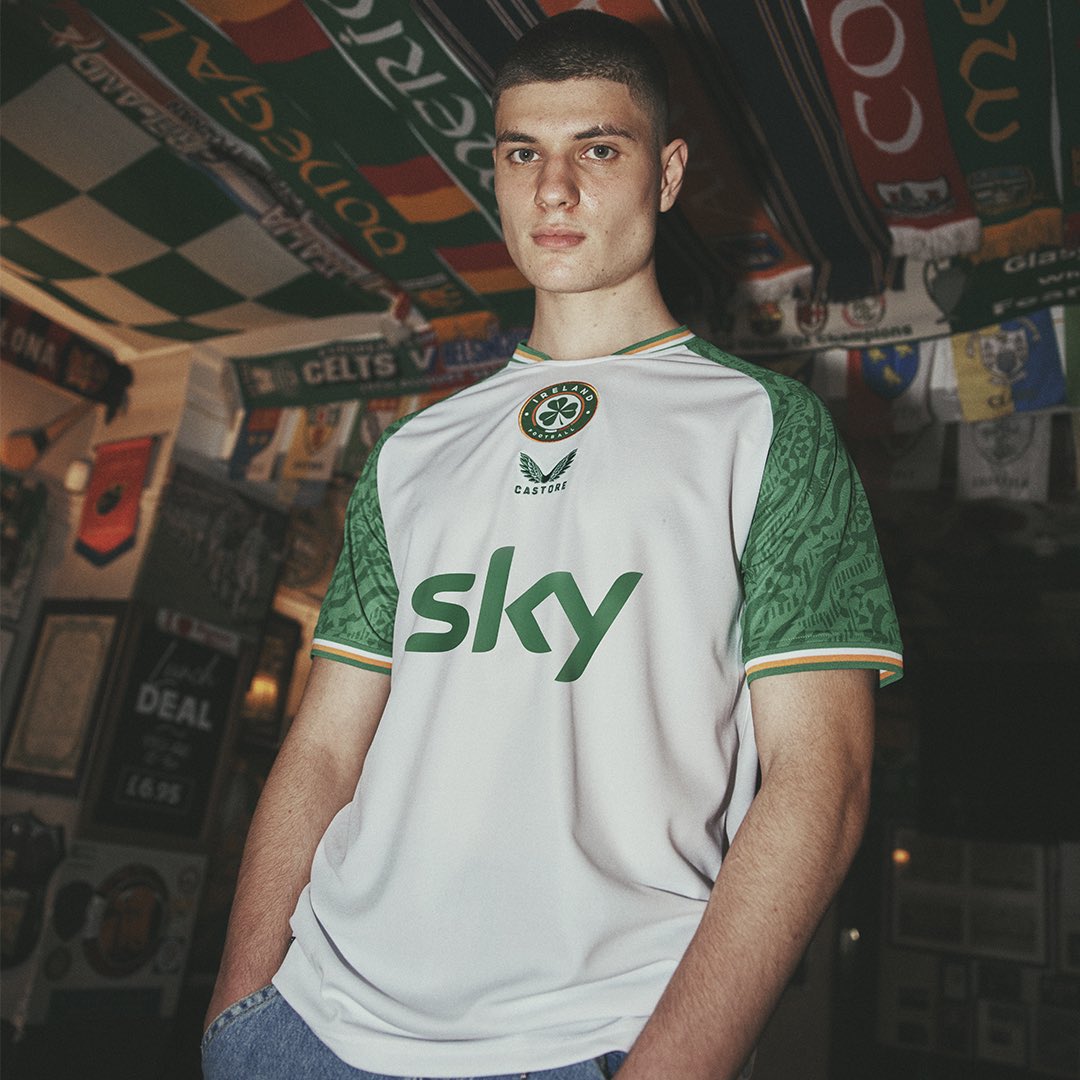 TheKitmanUK's tweet photo. 🗞️ International #kitnews as the new 2024-26 @IrelandFootball Hype Kit made by @CastoreEngland has been released.
📸 https://t.co/mceNVEpuVM
How many ⭐️ out of 5 would you rate it?
#TheKitman 👕
#Ireland #Eire #Castore #HypeKit https://t.co/XTvQEZbeOr