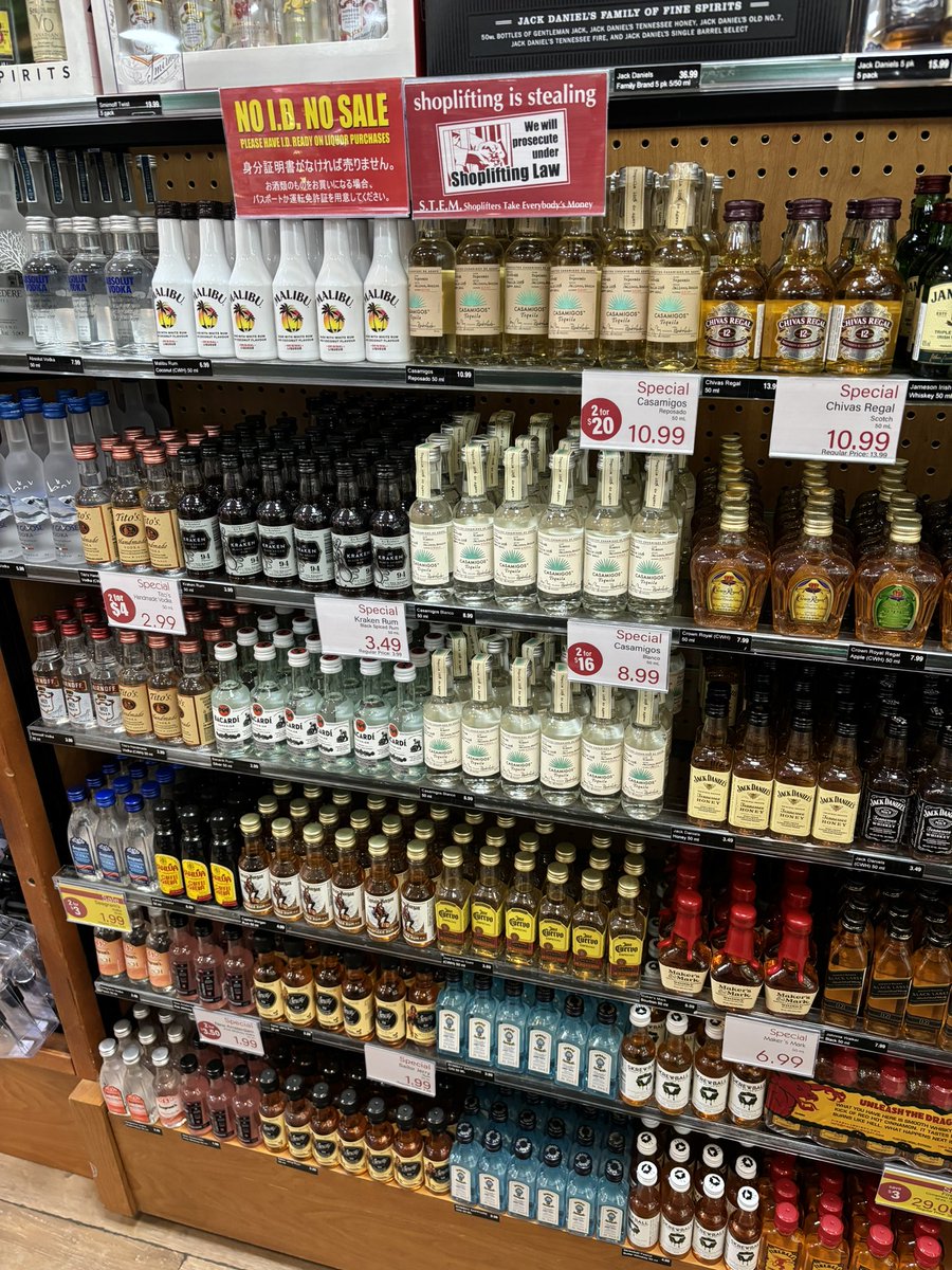 WelinaHawaii's tweet photo. グアム🇬🇺のABCストアのミニ酒瓶🍾
お酒は滅多に飲まないんだけど、これは可愛くていつも欲しくなっちゃう💕
#Guam #グアム #グアム202410 #Guam202410 #ABCstore https://t.co/yMiKhSykLx