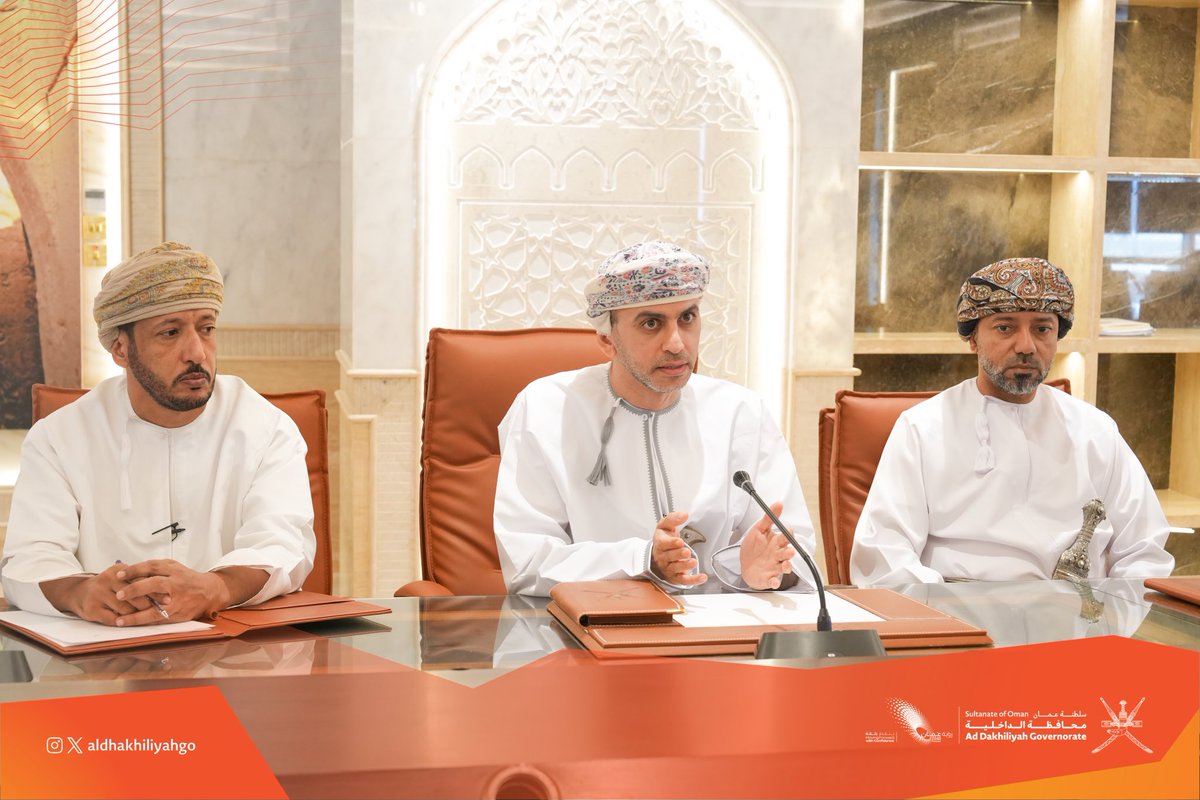 AldhakhiliyahGO's tweet photo. التقى سعادة الشيخ محافظ الداخلية صباح اليوم بحضور المهندس الرئيس التنفيذي لشركة #مواصلات بشركة آيكو للتطوير العقاري، وعدد من الجهات الحكومية المختصة بـ #محافظة_الداخلية؛ جاء ذلك لتحديد الخطط الزمنية التنفيذية لمشروع محطة النقل العام التكاملية بولاية #نزوى ومعالجة التحدّيات بالتنسيق مع القطاعات المعنية بما يضمن المضي قدمًا في مراحل تنفيذ المشروع.