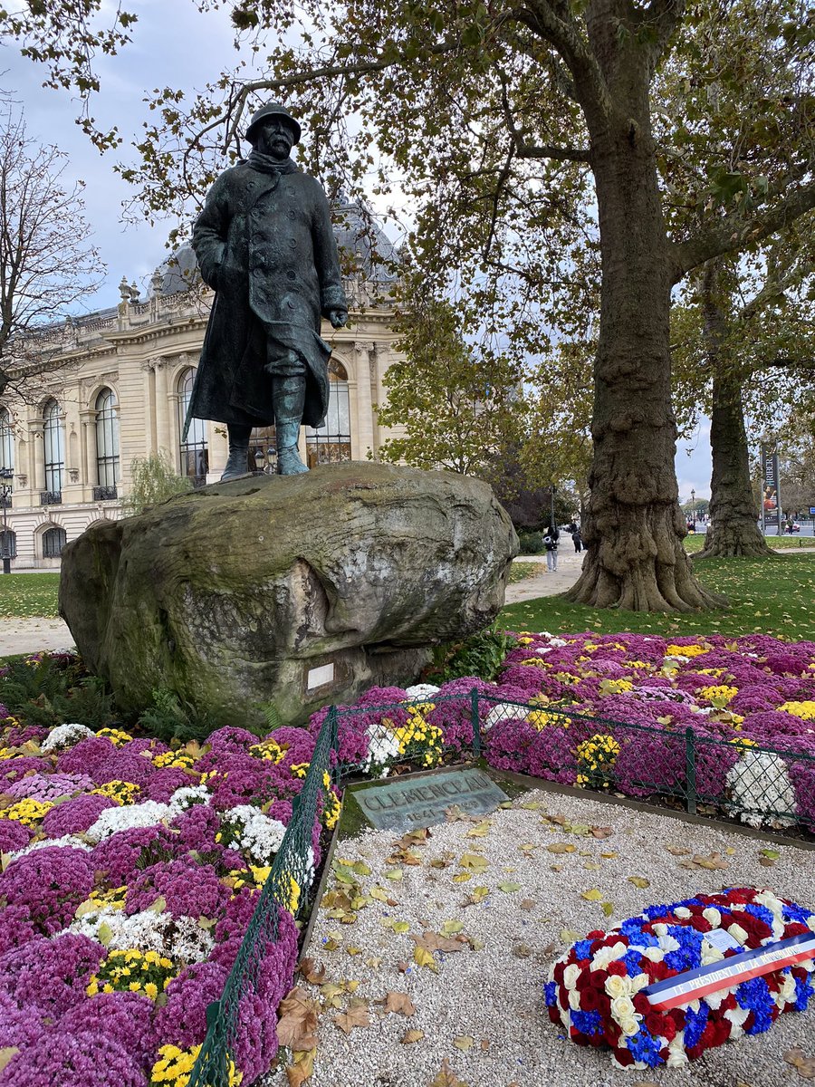 British_France's tweet photo. A beautiful, moving and inspiring #RememberanceDay2024 yesterday aux @INI_Invalides thanks to @UKinFrance Dame @MennaRawlings @PoppyLegion @richardneave #weshallrememberthem #wewillneverforget @Keir_Starmer @EmmanuelMacron @MichelBarnier https://t.co/hCsC51a2T9