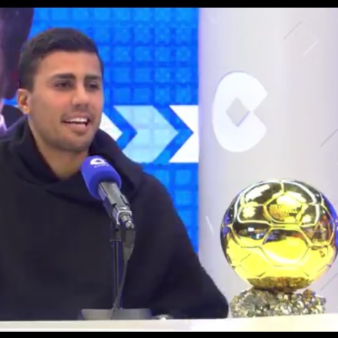 BarcaUniversal's tweet photo. Rodri: "One of the congratulations that made me most excited is that of Iniesta. What do I say to Iniesta? He should have one. He is the best in the history of our country and I was embarrassed to answer him." https://t.co/oAWH8S181A