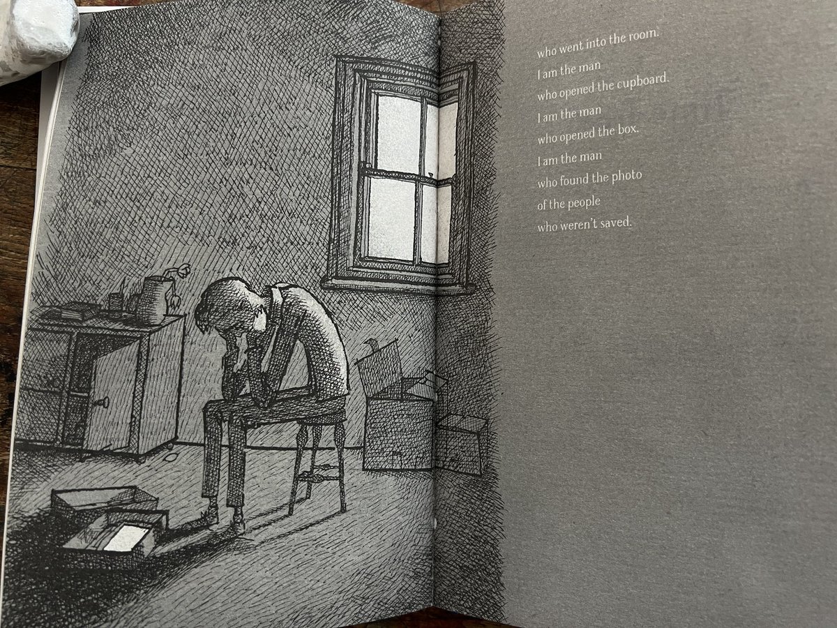 Today is the first #MichaelRosenDay 
So here is  <a href="/MichaelRosenYes/">Michael Rosen 💙💙🎓🎓 NICE 爷爷</a> ‘s ‘Out of this World’, a brilliantly diverse new poetry collection, that I was lucky enough to illustrate.
It’s a joy of a collection! 
Happy you day, Michael!
@tombonnick <a href="/HarperCollinsCh/">HarperCollins Children's Books</a>