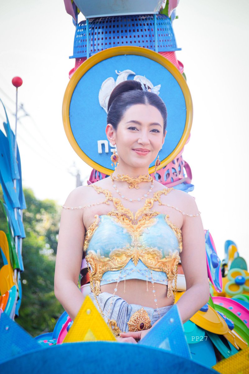 _____PP_______'s tweet photo. เพียงยิ้มมา หัวใจเบิกบานคลายทุกข์เศร้า
เราหนอเรา คะนึงถึงออเจ้าเอย ~~~

#งานนมัสการหลวงพ่อโสธร 
#เบลล่า #เบลล่าราณี #ฉะเชิงเทรา #Krungthai #กรุงไทย
@bellacampenbot https://t.co/kC55VlttoG