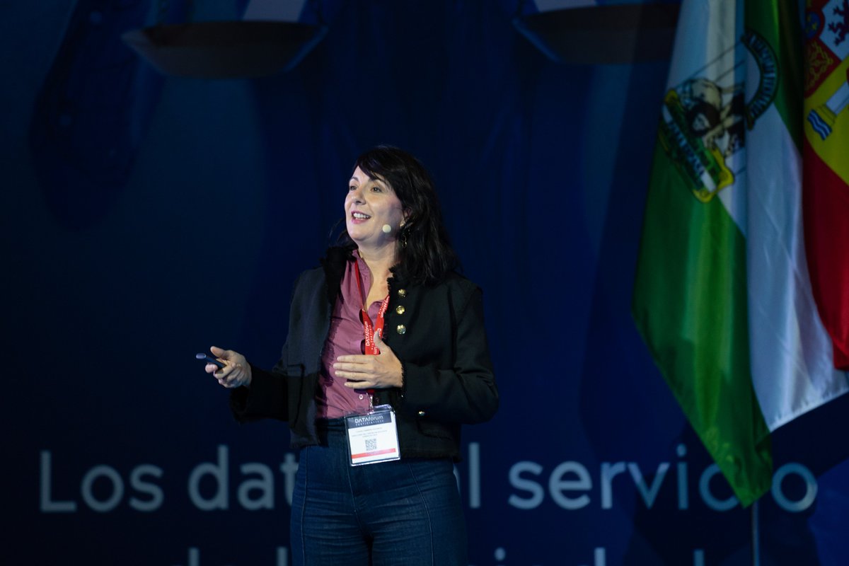 cejmjusticia's tweet image. 📢 Nuestra directora general ha participado junto a @aitorcubo en el #dataforum 2024, que organizan el @justiciagob y la @CanalUGR.

🗣️Laura Cambero ha presentado el programa de #BecasSERÉ, que en 2024 ha ofertado 1.000 ayudas por un importe global de 8 millones de euros.