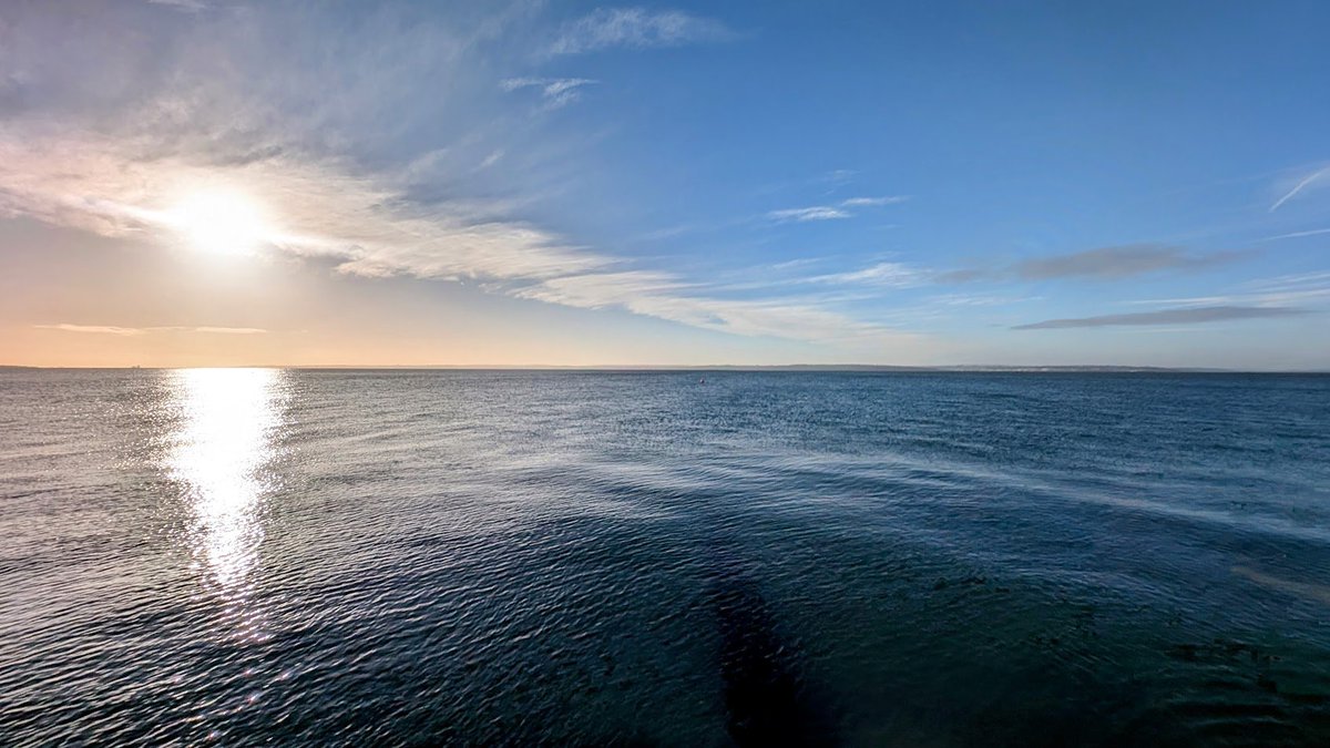 Anyone remember, "This Leaden Pall"? Awesome #HMHB album, and what we seem to have been living under for the last fortnight! Finally, today, the sun came out and I took the long way to work to say hello to the #Solent!