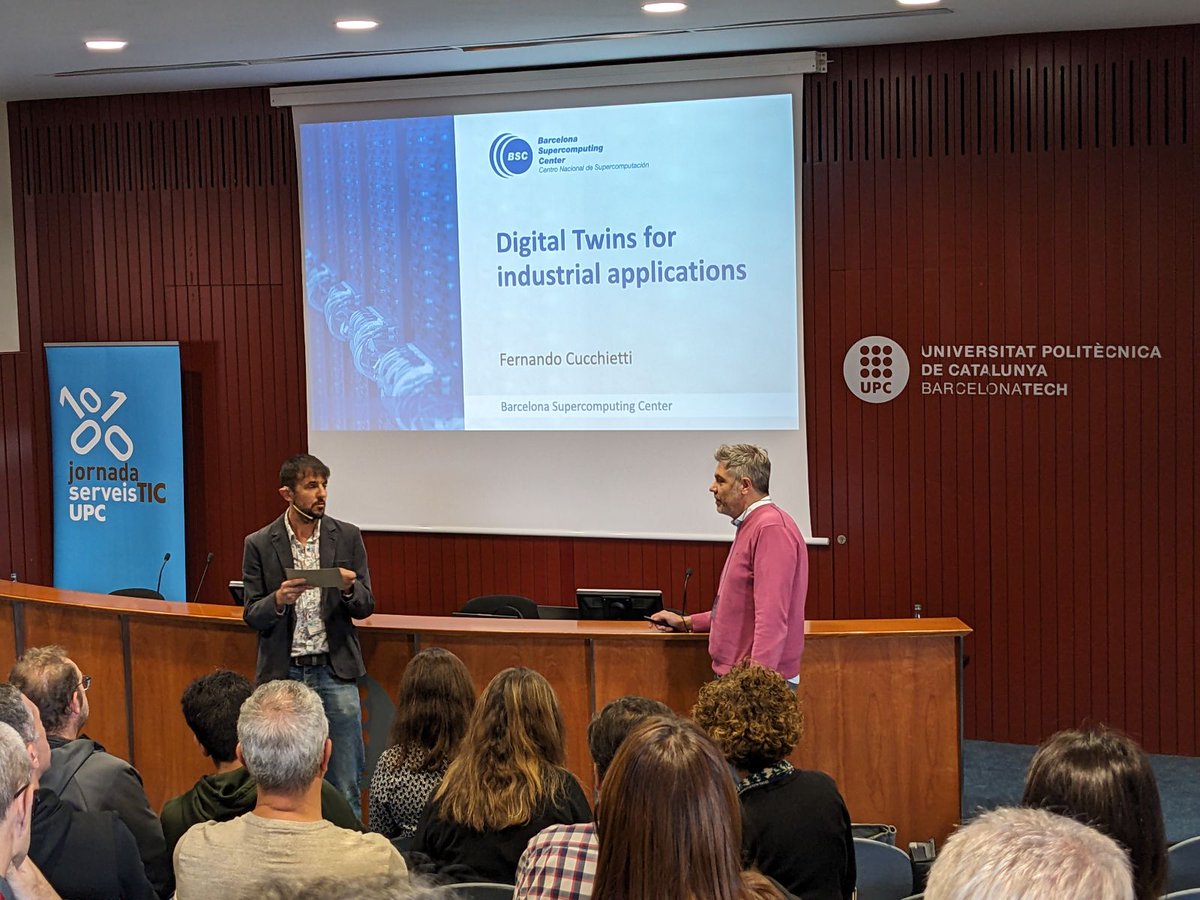 AreaTIC_UPC's tweet photo. Fernando Cucchietti ens parla sobre "Data driven decision making in industry" i el paradigma del bessó digital, a la #JornadaTICUPC https://t.co/uUpYyR5Ett